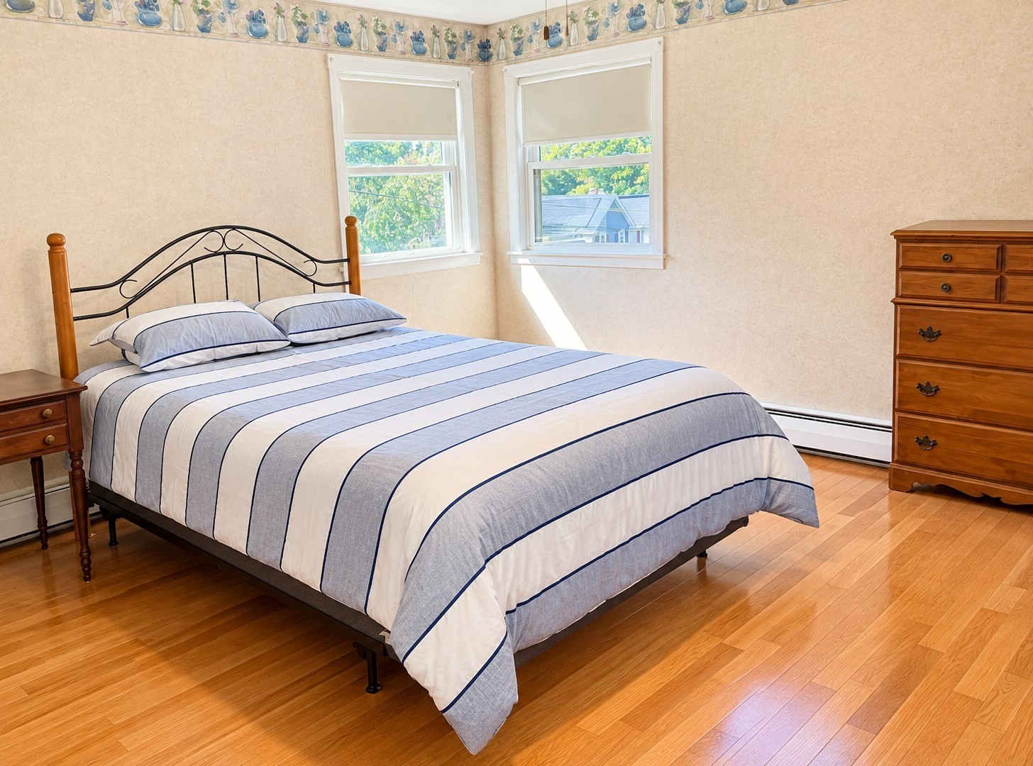 33 Adella St # B Property Photo 7