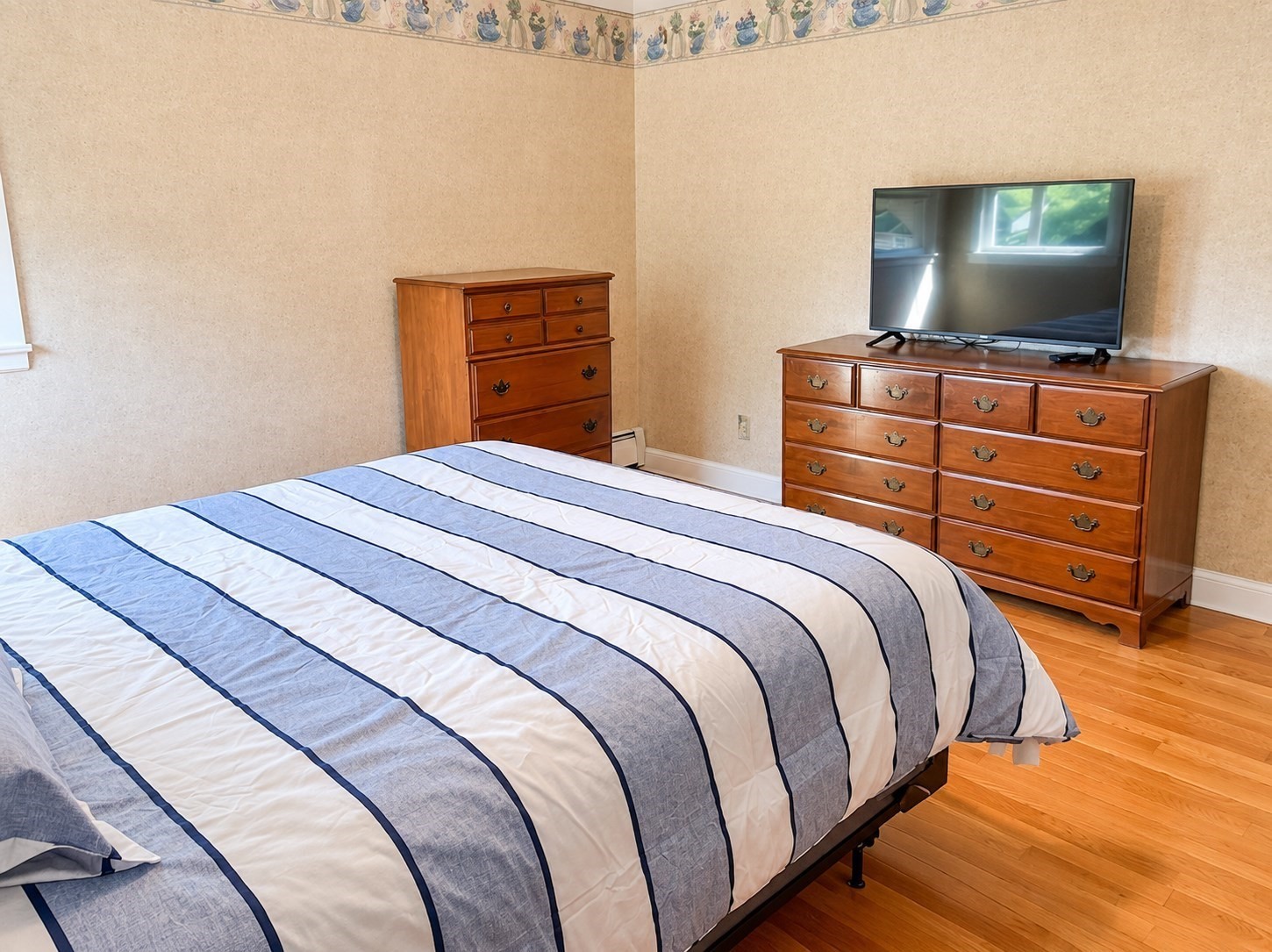 33 Adella St # B Property Photo 8