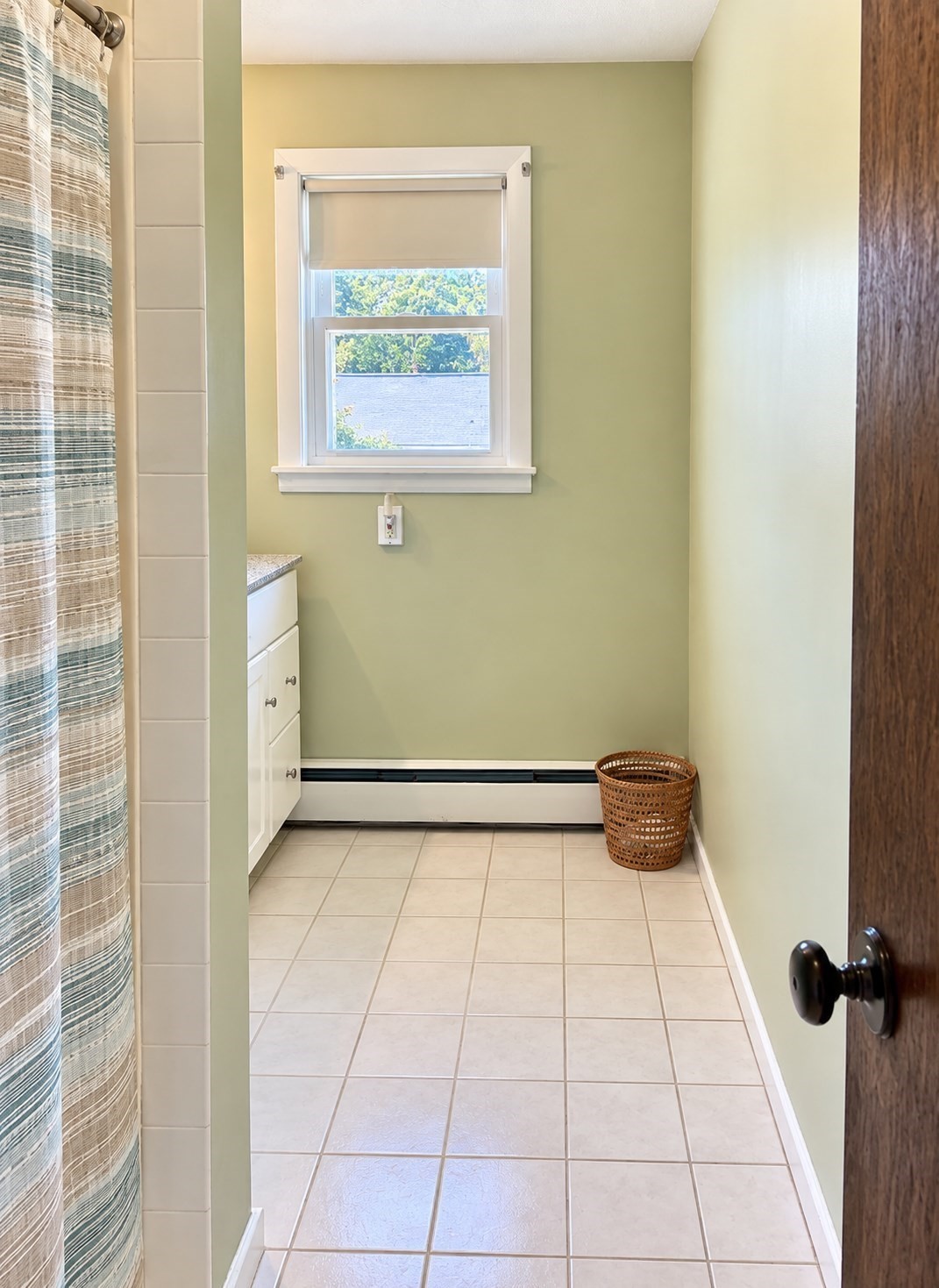 33 Adella St # B Property Photo 10