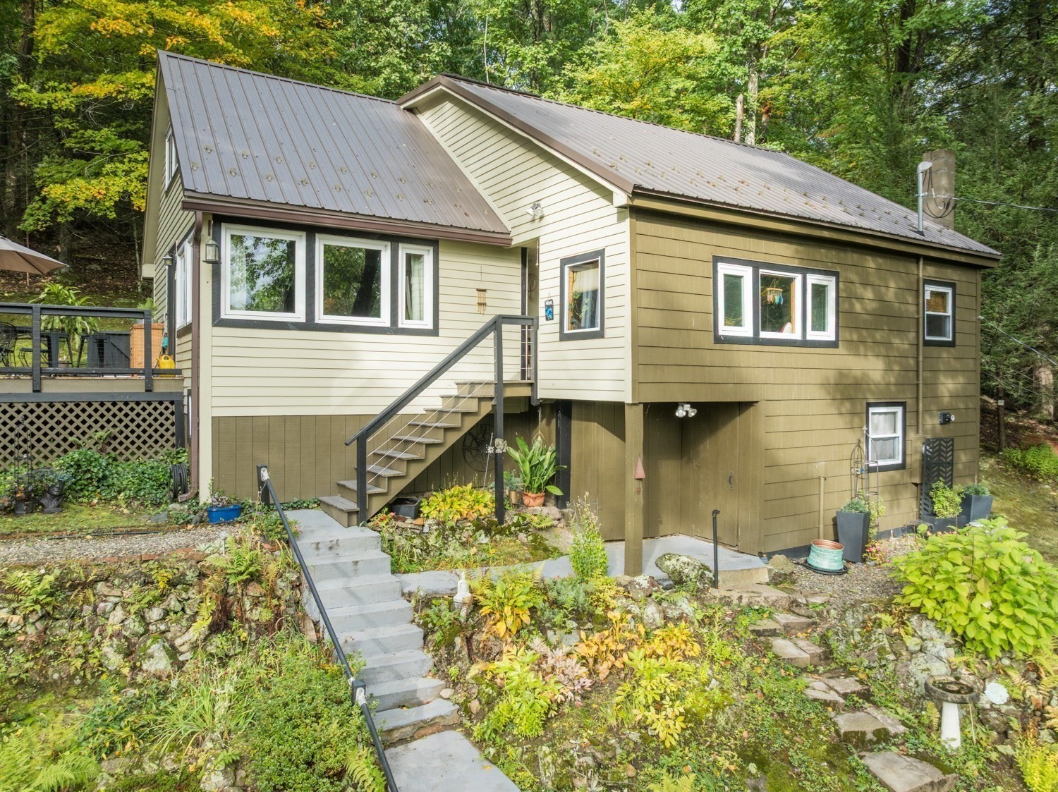 557 Federal St Property Photo 1