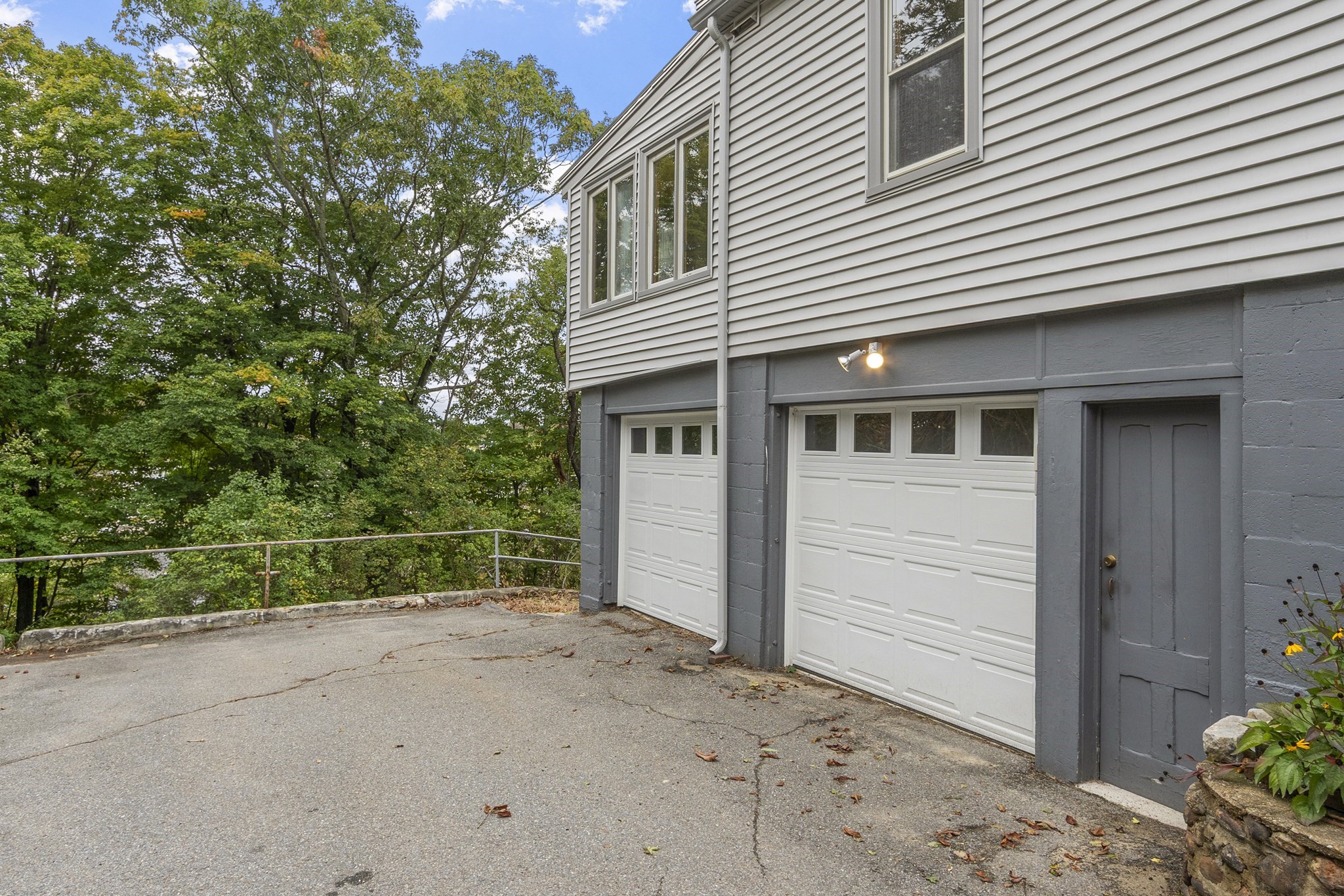 265 Pine St Property Photo 3