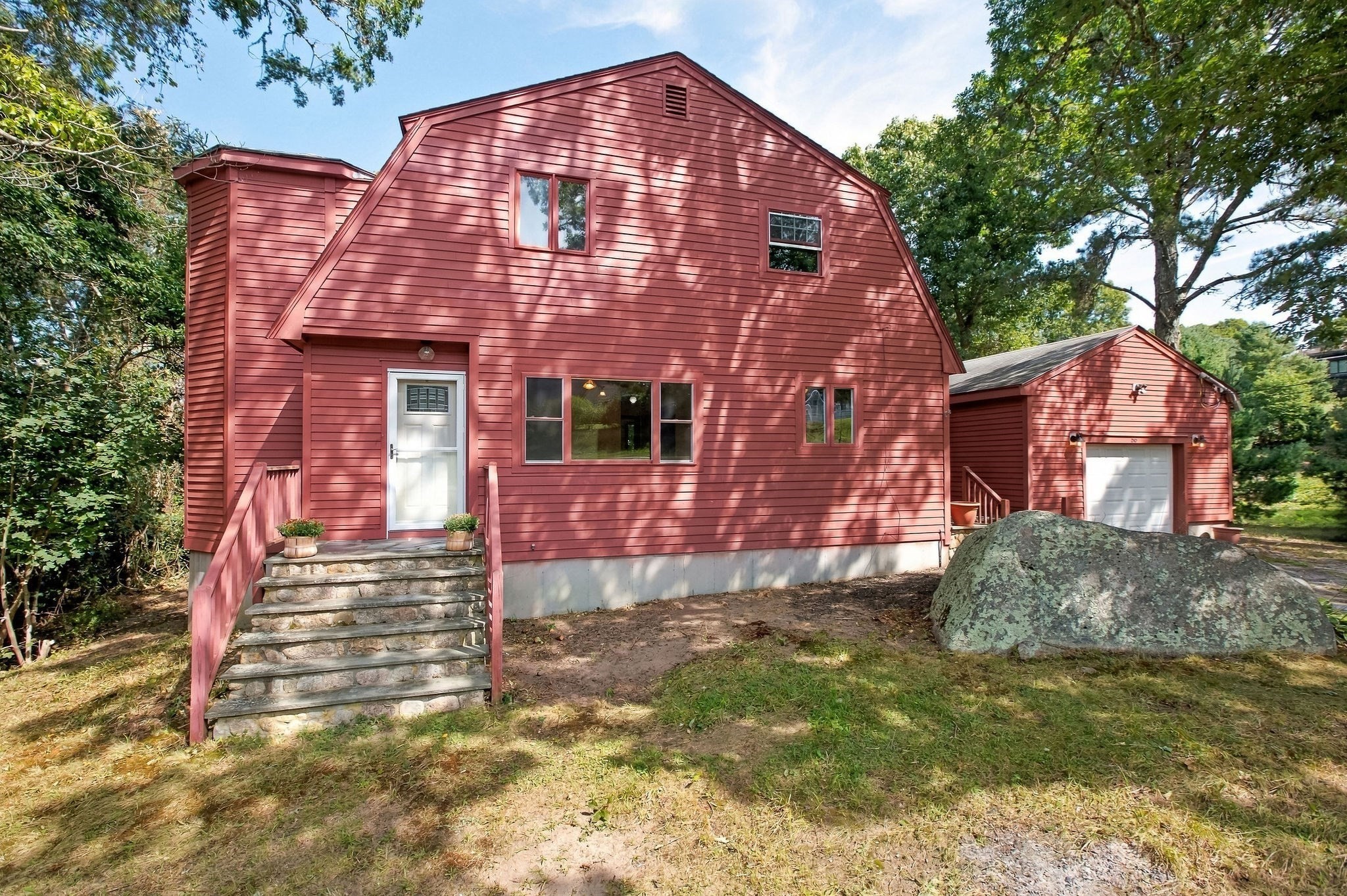 56 Westmoreland Dr Property Photo 3