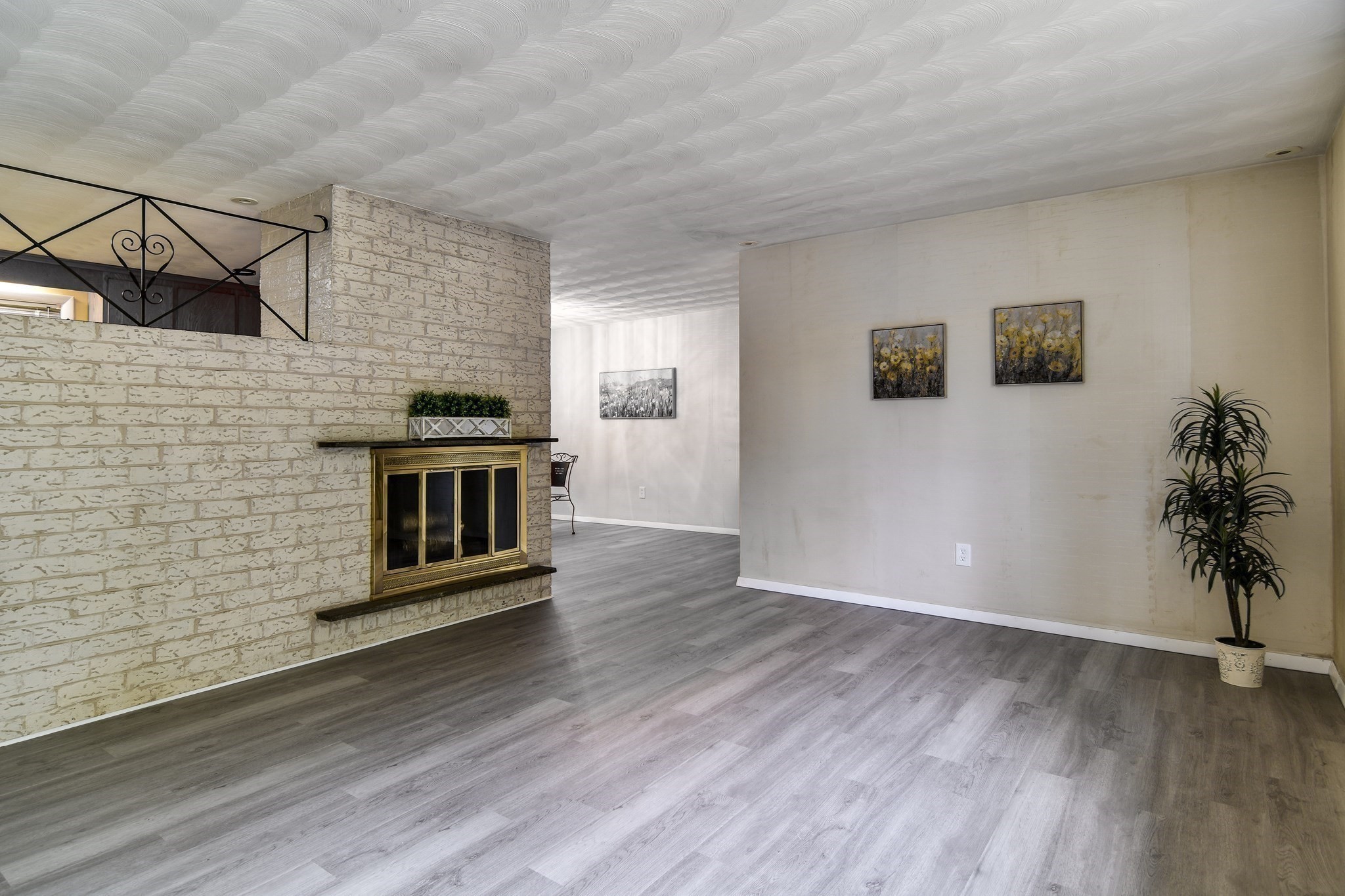 29 Eisenhower Road Property Photo 4