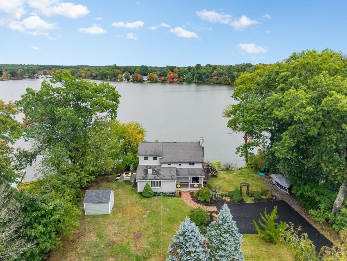 35 Lakeside Blvd Property Photo 1