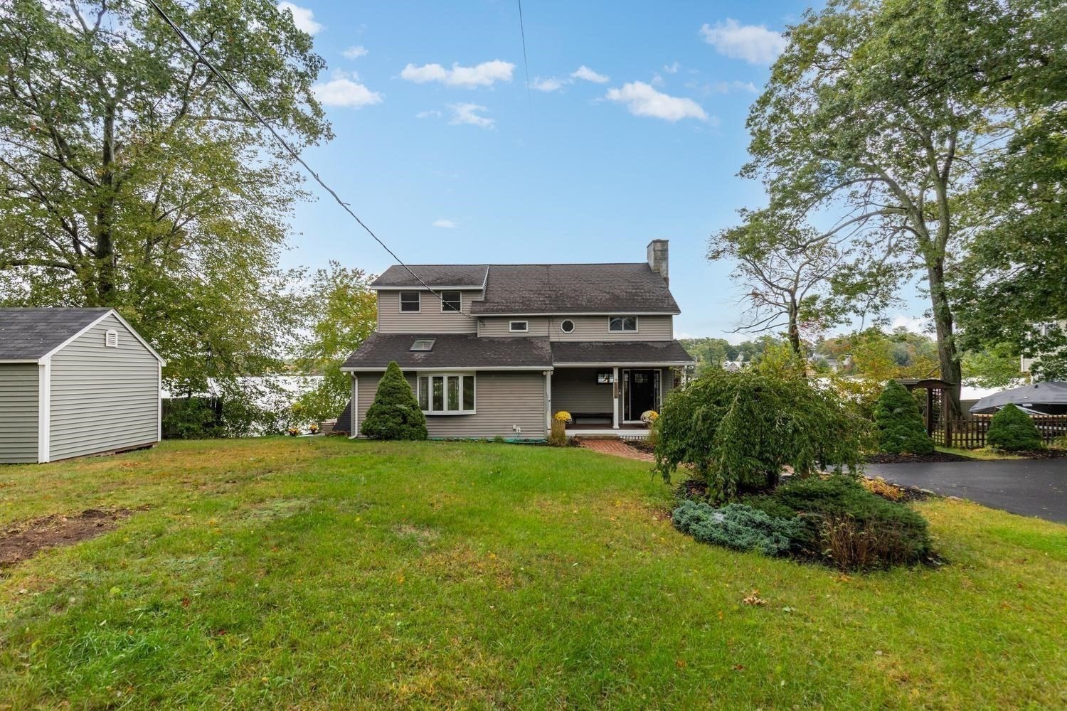 35 Lakeside Blvd Property Photo 3