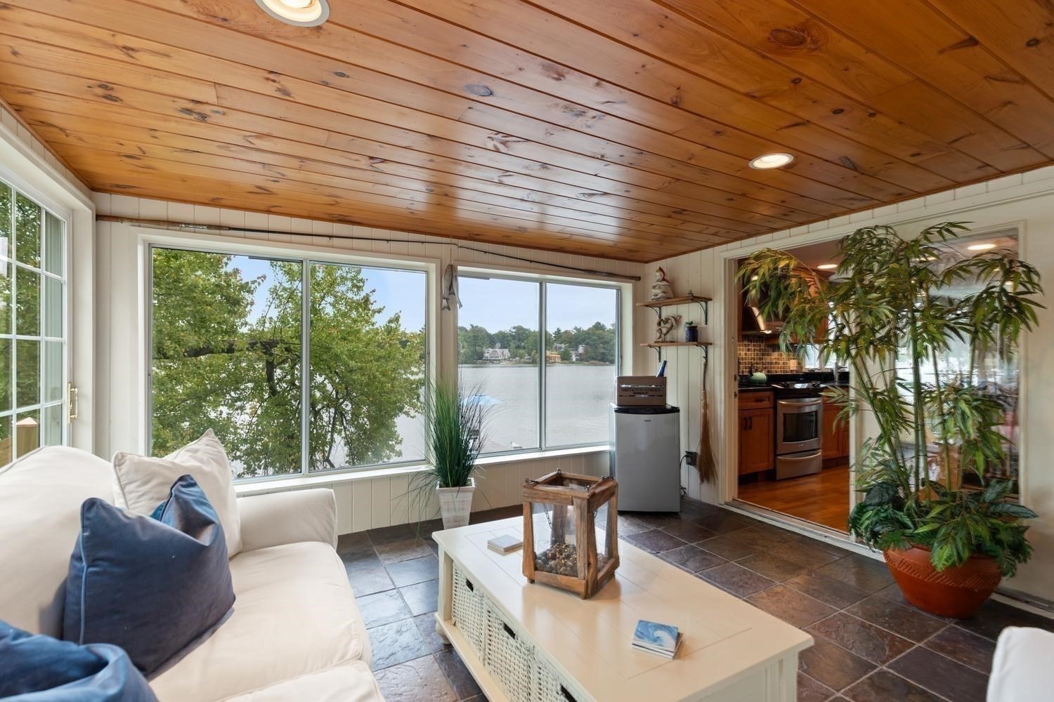 35 Lakeside Blvd Property Photo 16