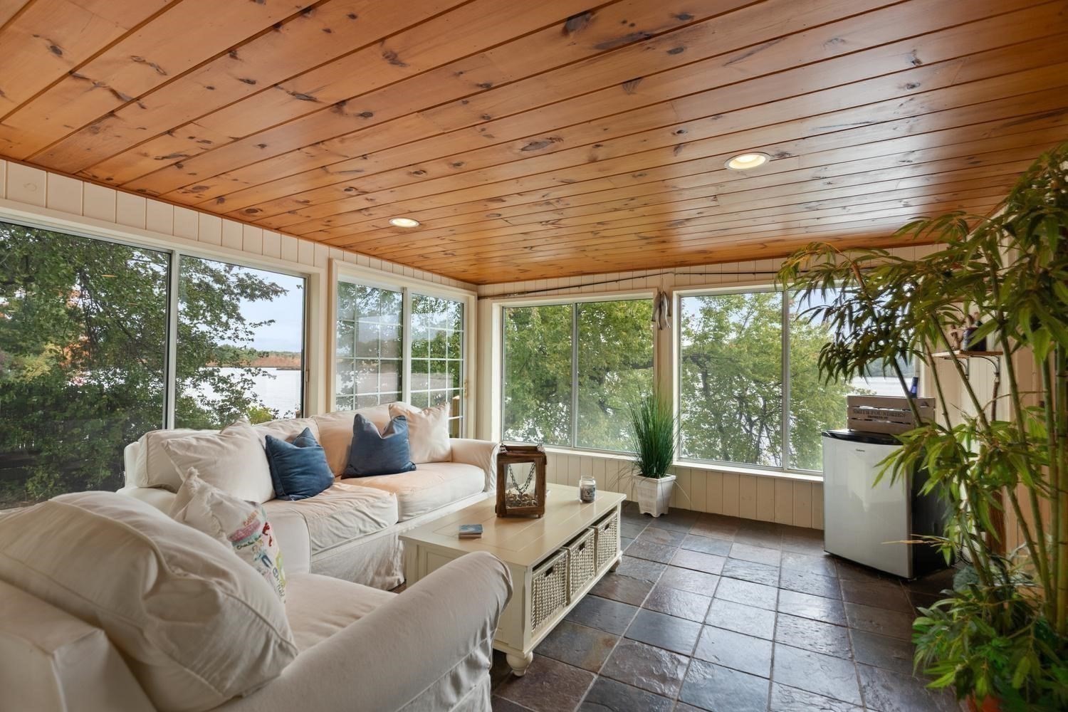 35 Lakeside Blvd Property Photo 17