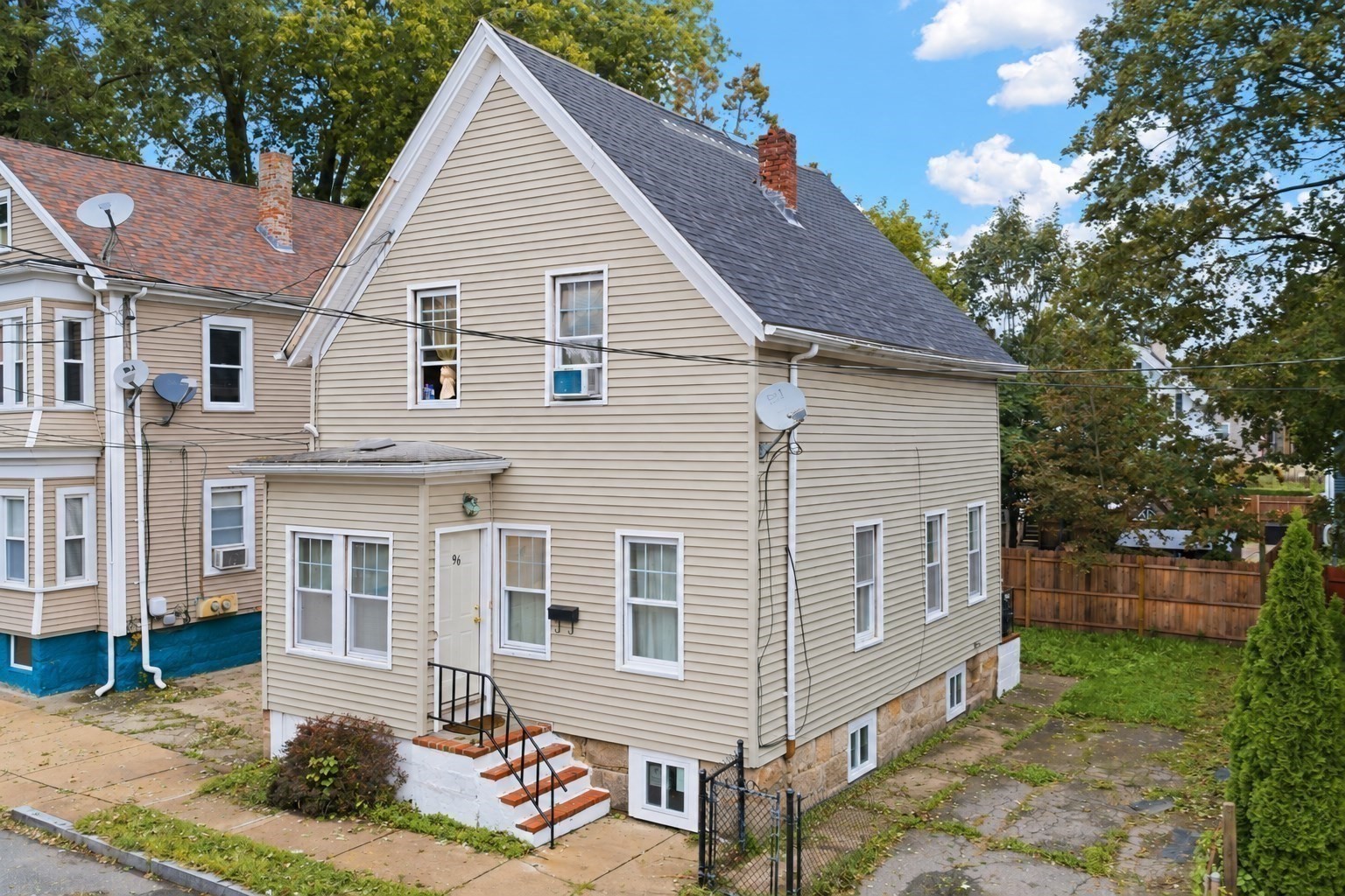 96 Pierce St Property Photo 1