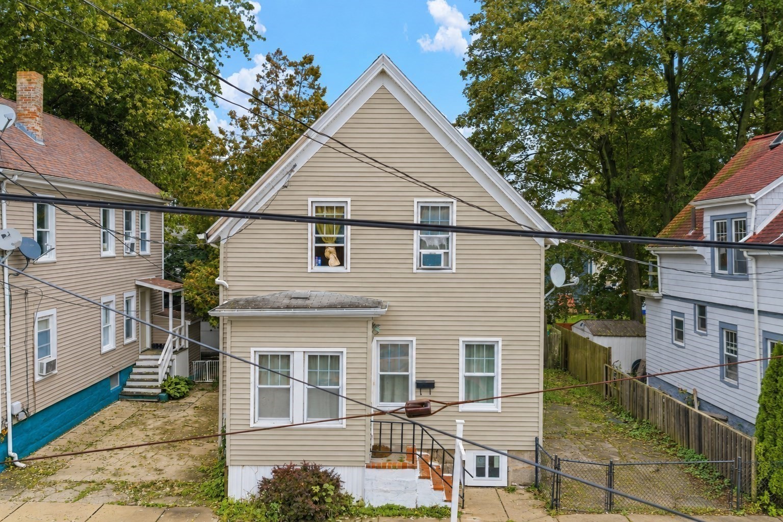 96 Pierce St Property Photo 3