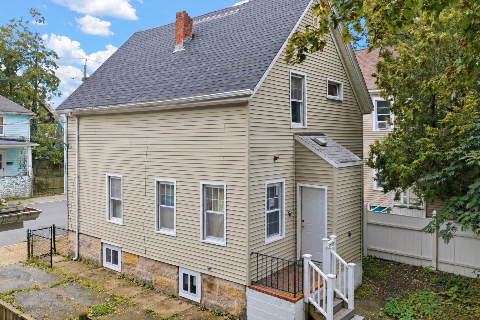 96 Pierce St Property Photo 4
