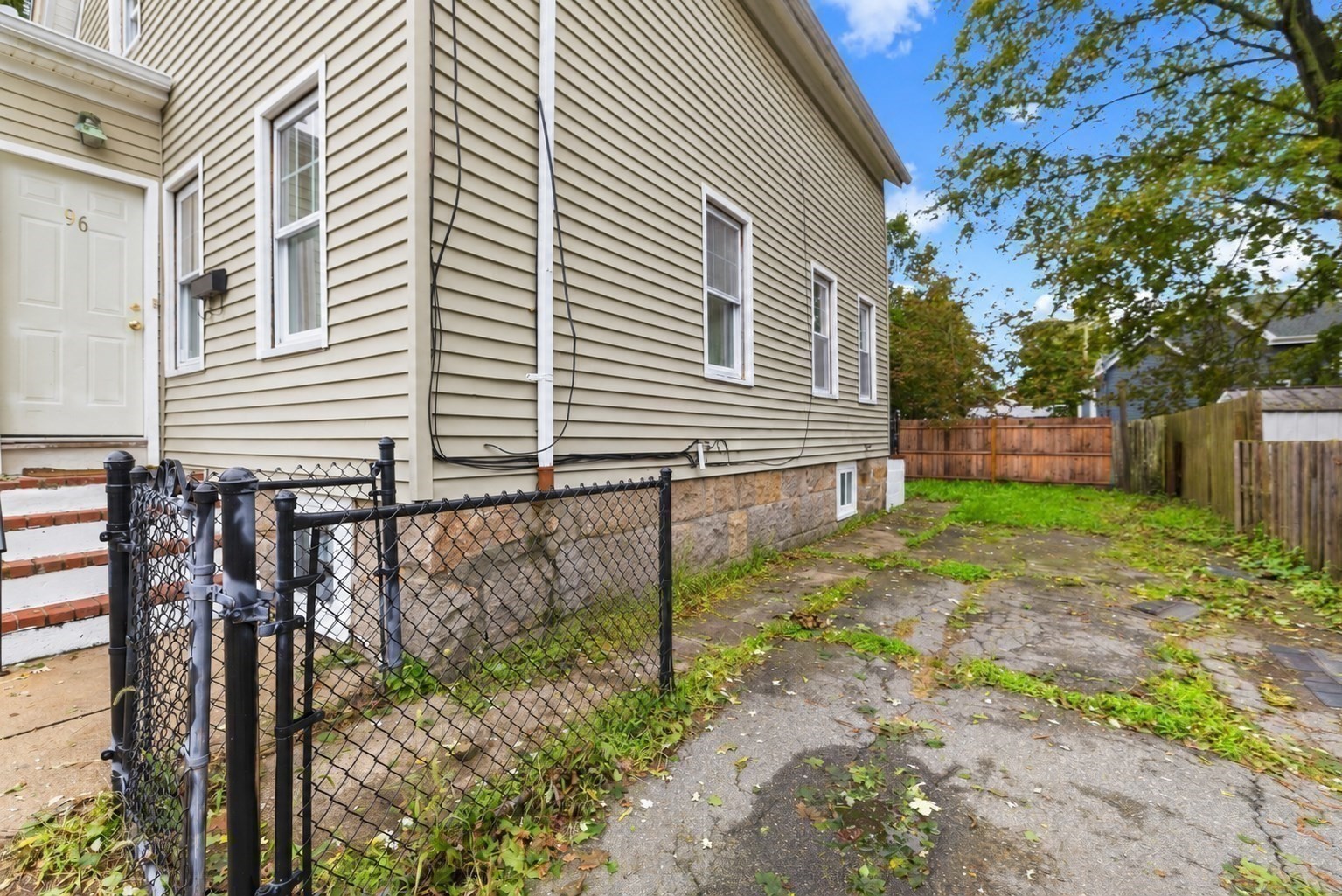 96 Pierce St Property Photo 6