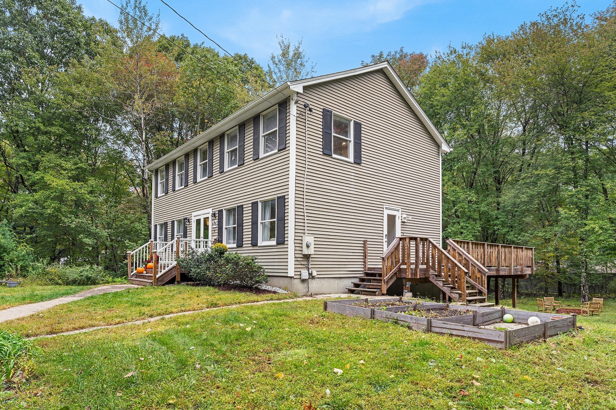 676 West St Property Photo 2