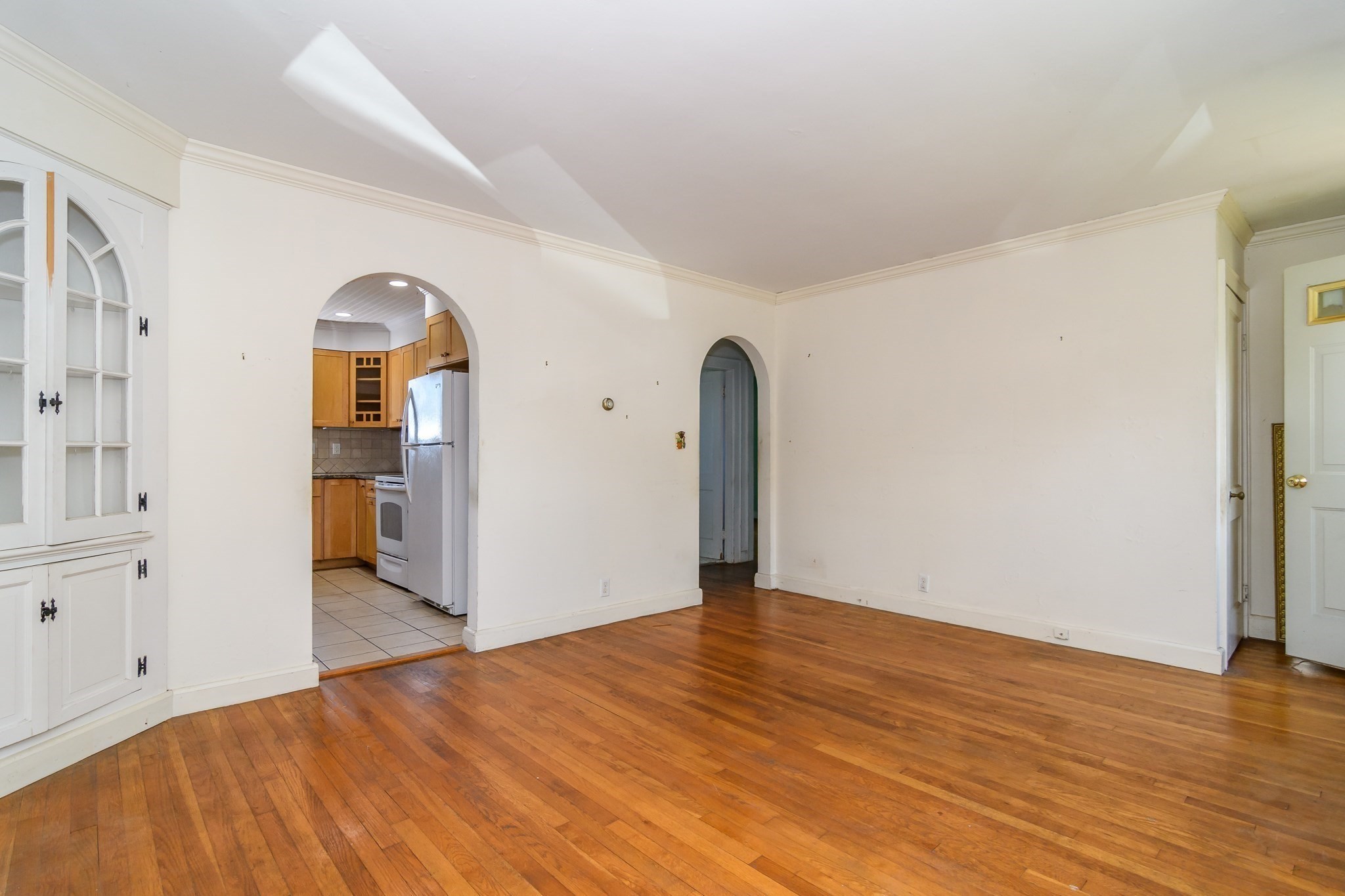 339 Plain St Property Photo 3