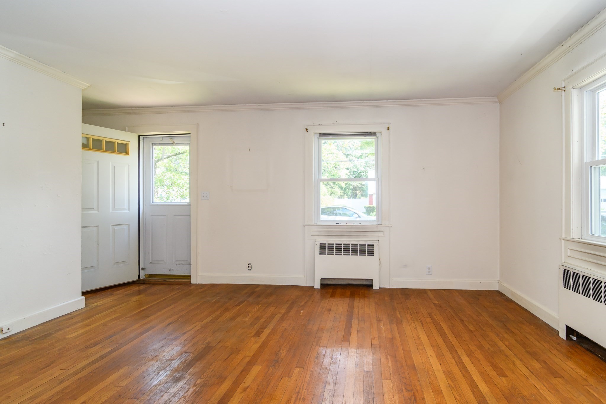 339 Plain St Property Photo 4