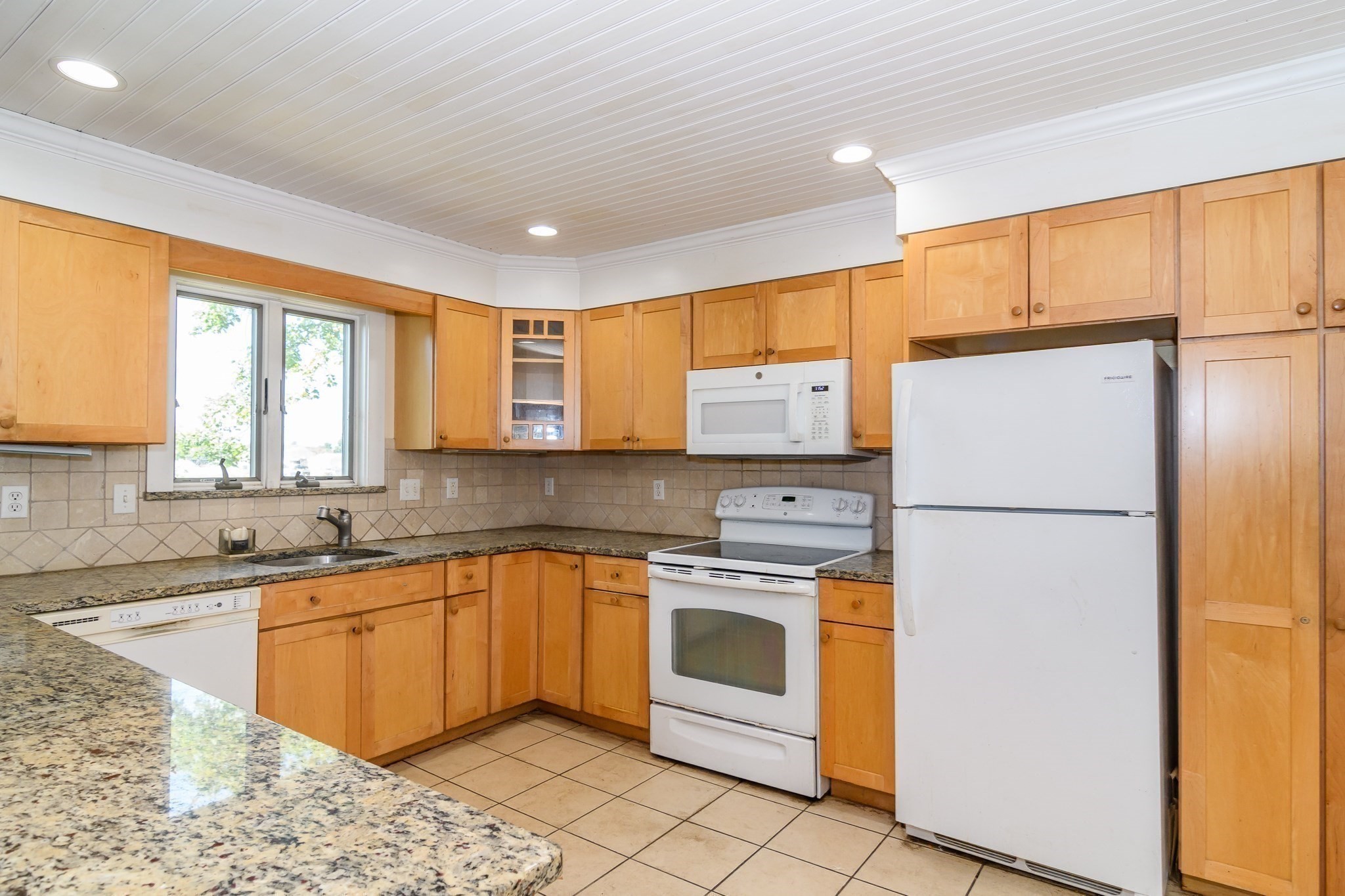 339 Plain St Property Photo 5