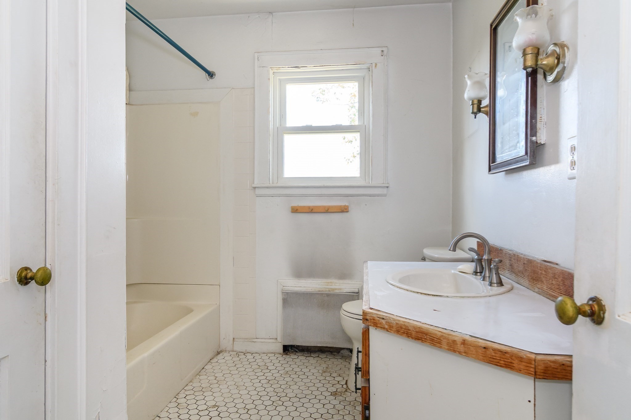 339 Plain St Property Photo 10
