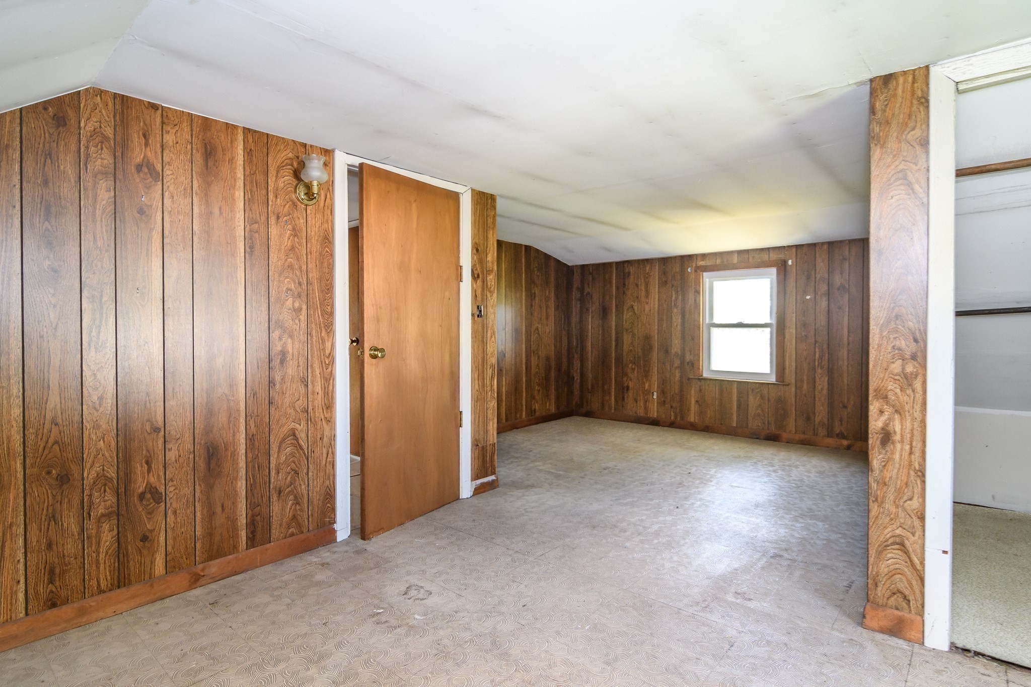 339 Plain St Property Photo 13