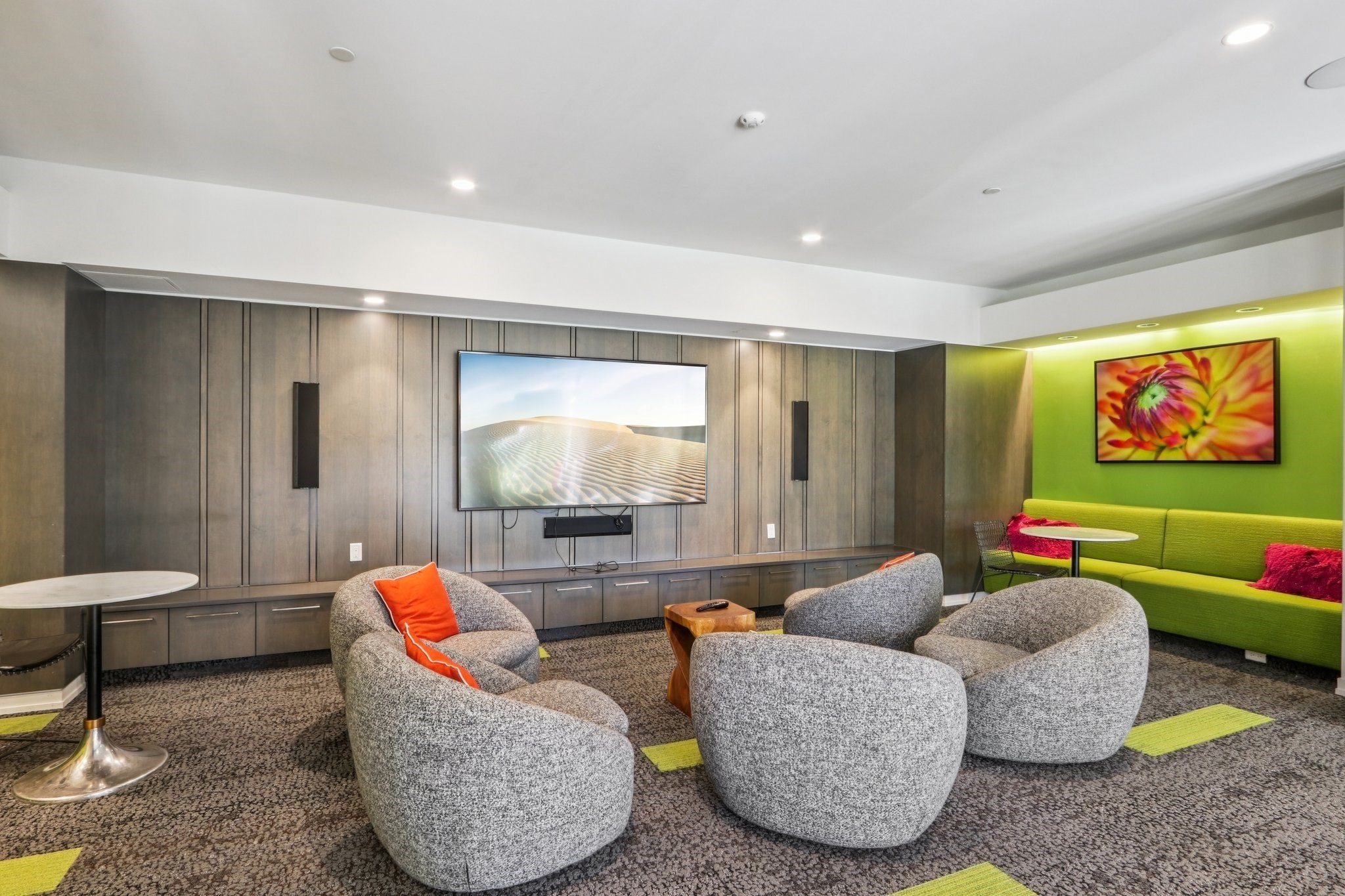 77 New # 322 Property Photo 13