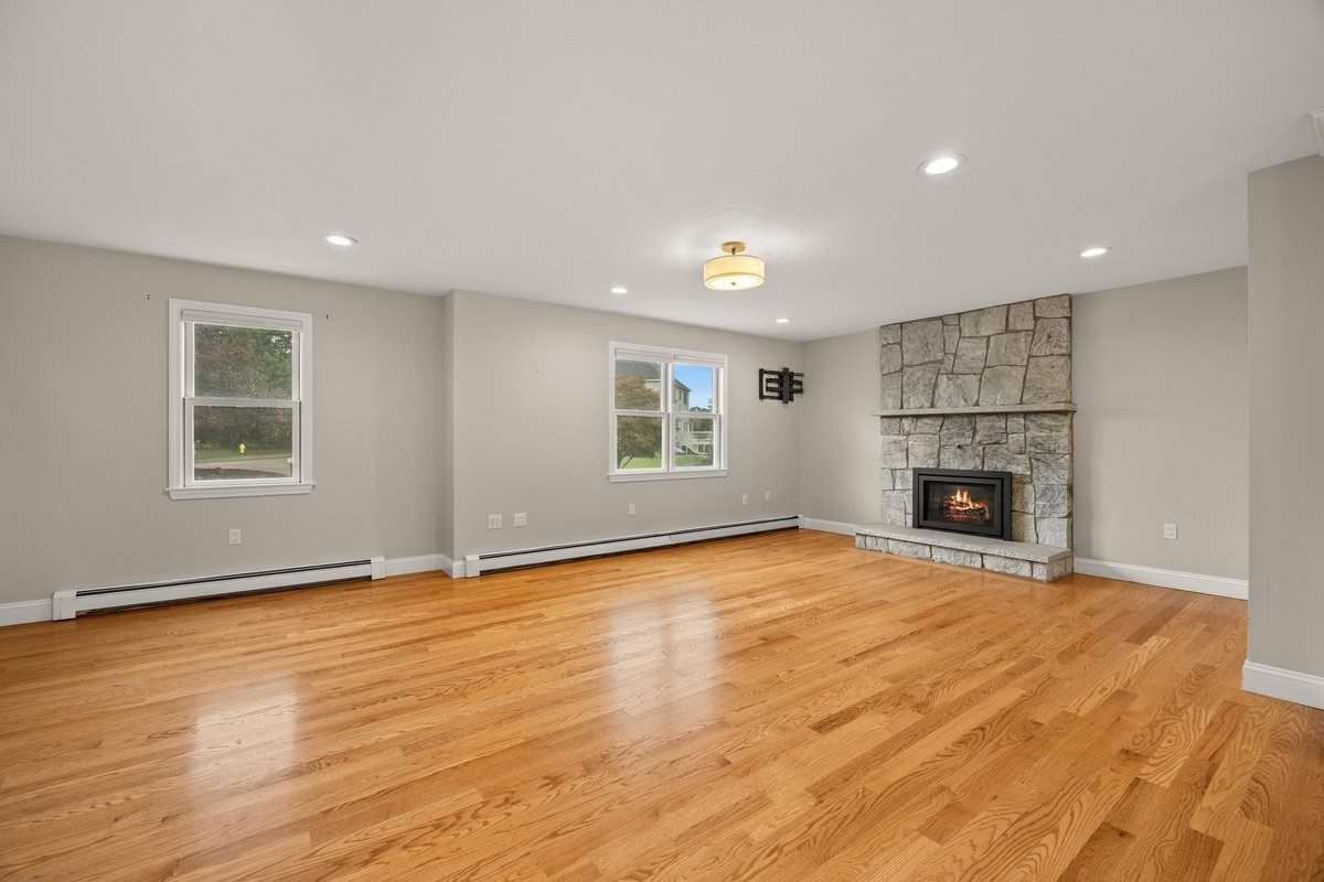 20 Harvest Ln Property Photo 5