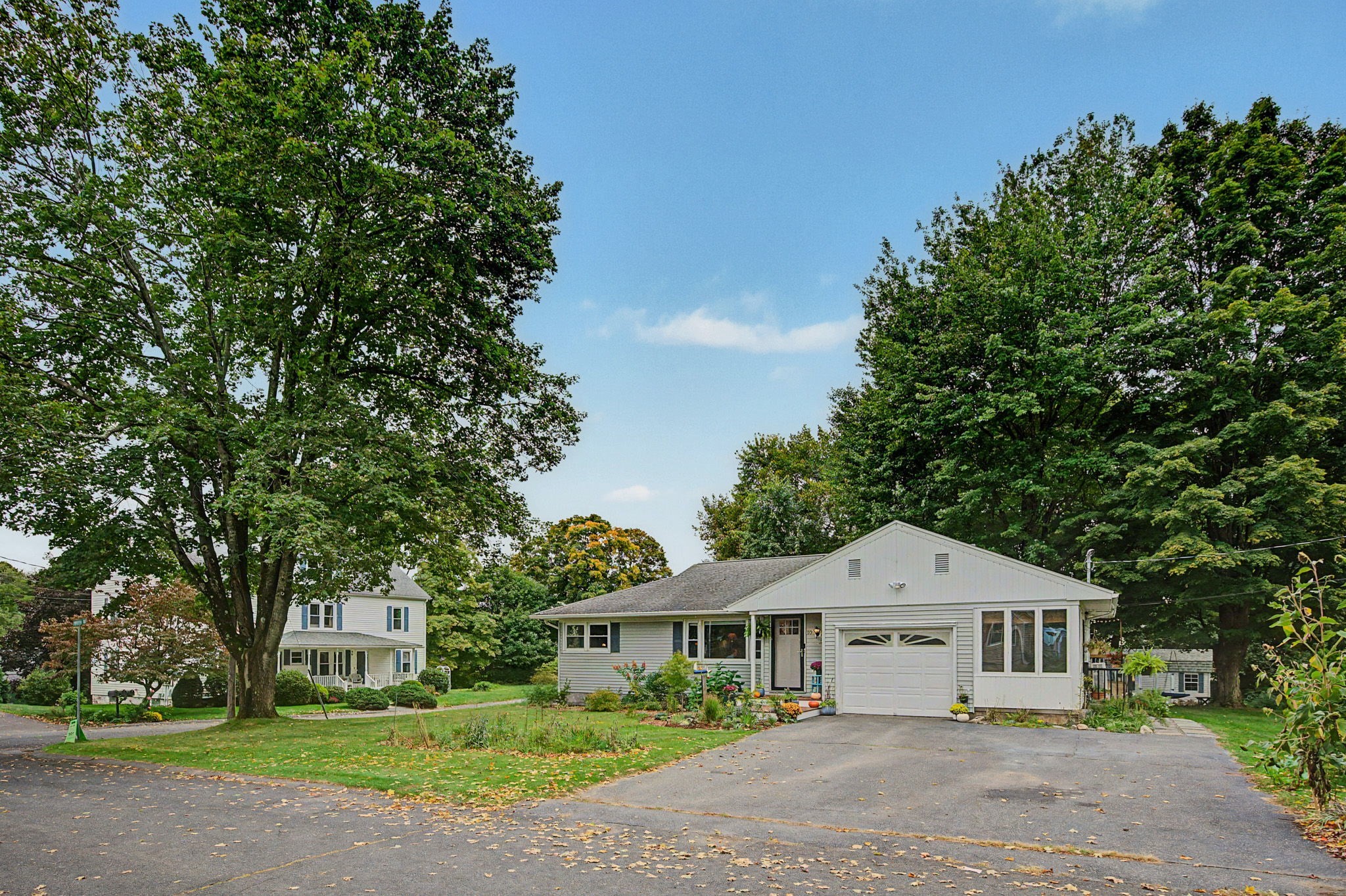 10 Alden St Property Photo 1