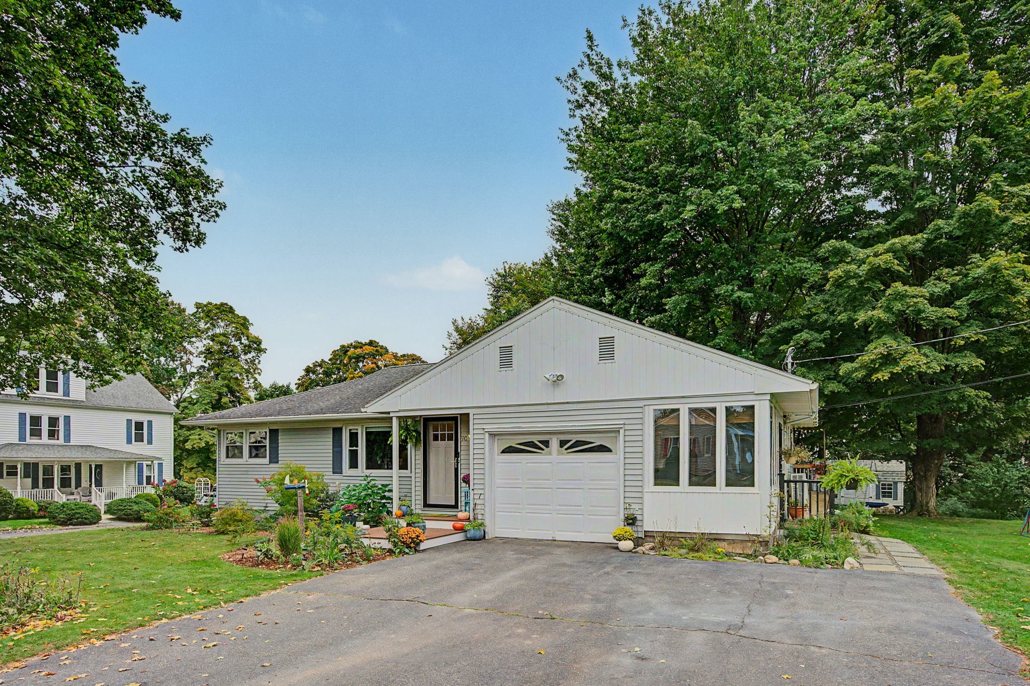 10 Alden St Property Photo 2