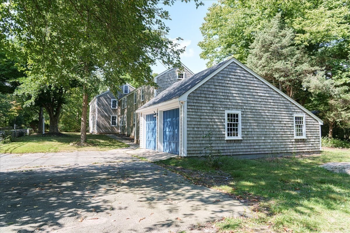 687 Main St Property Photo 3