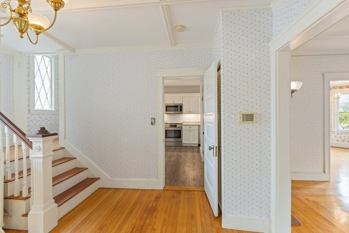20 Lexington Ave Property Photo 4