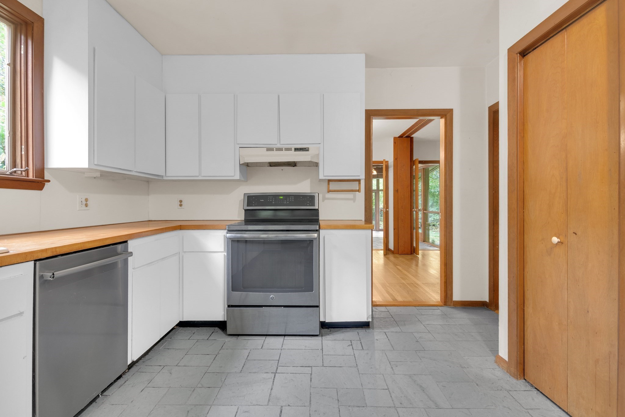 16 Ward Lane Property Photo 5