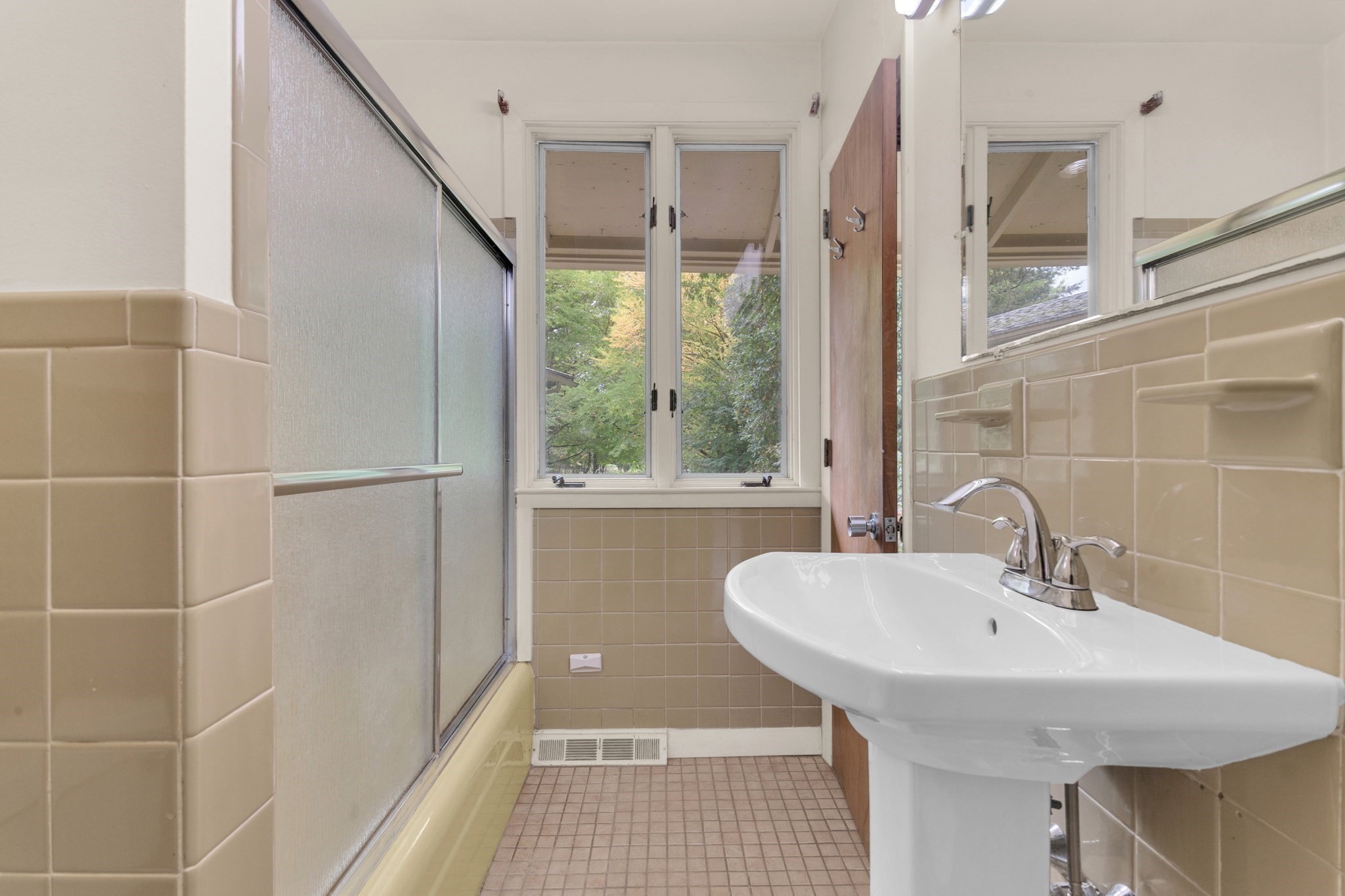 16 Ward Lane Property Photo 12