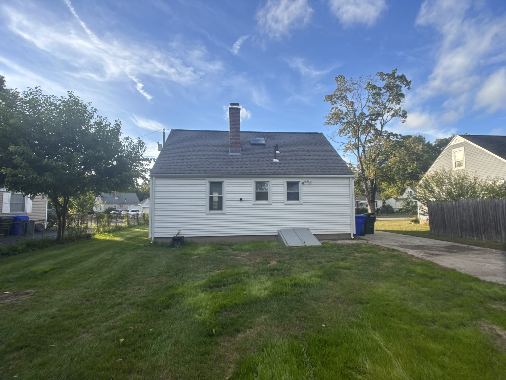 23 Midway St Property Photo 2