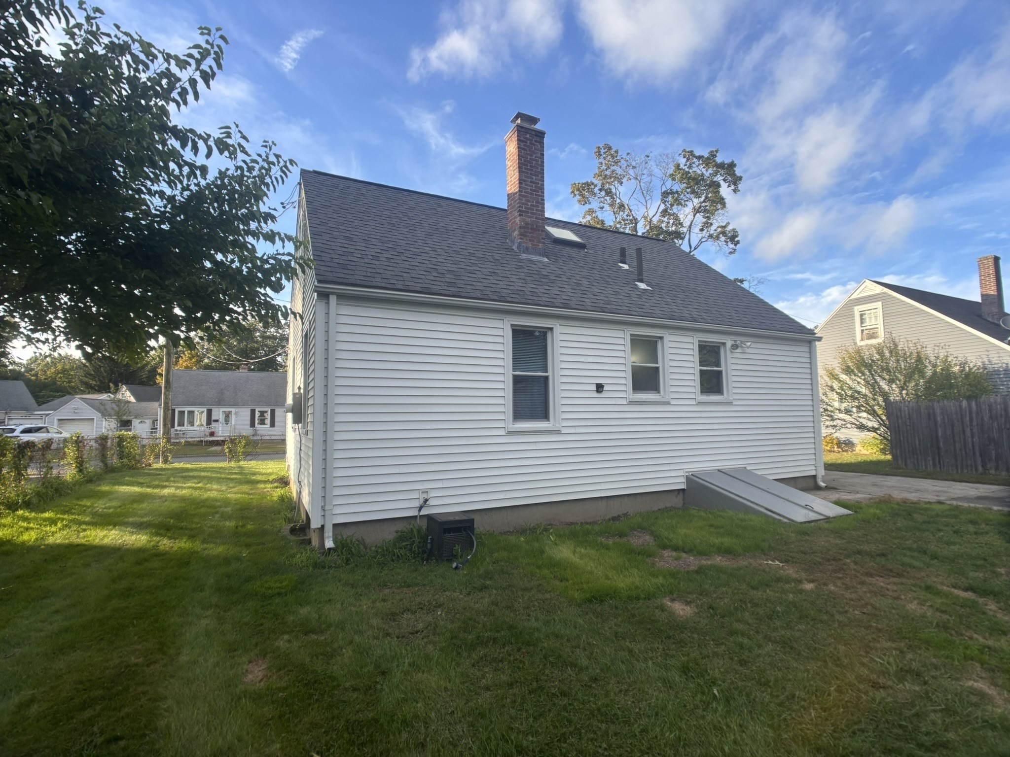 23 Midway St Property Photo 3