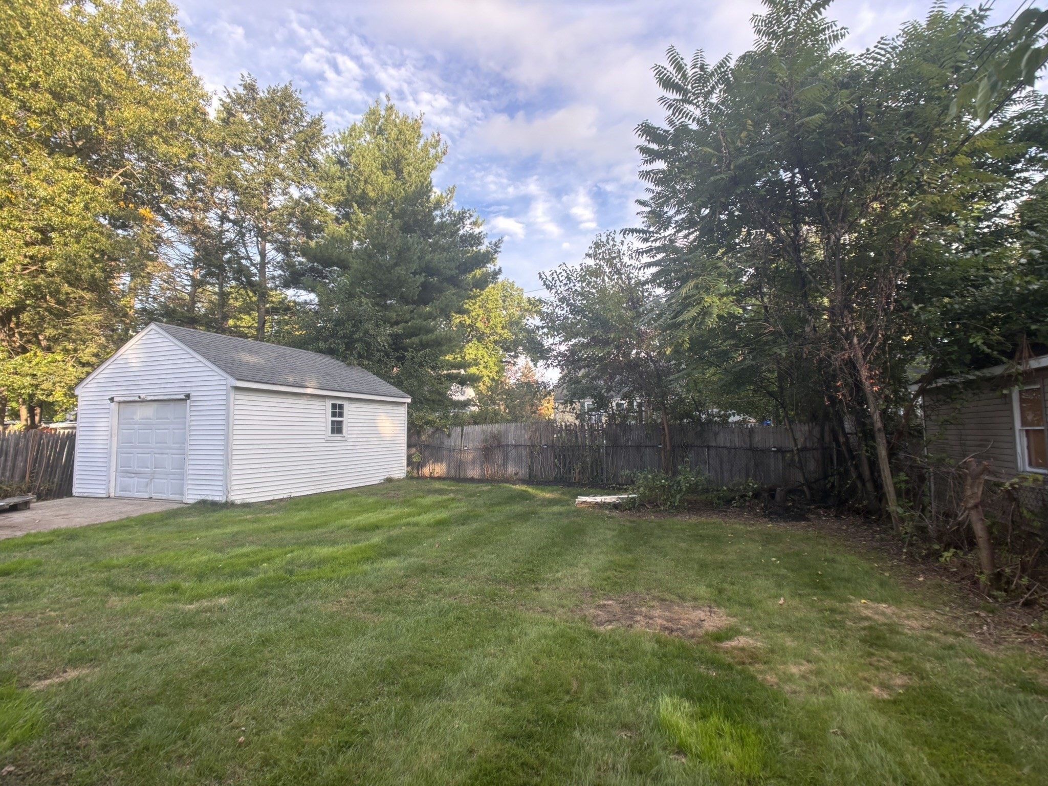 23 Midway St Property Photo 5