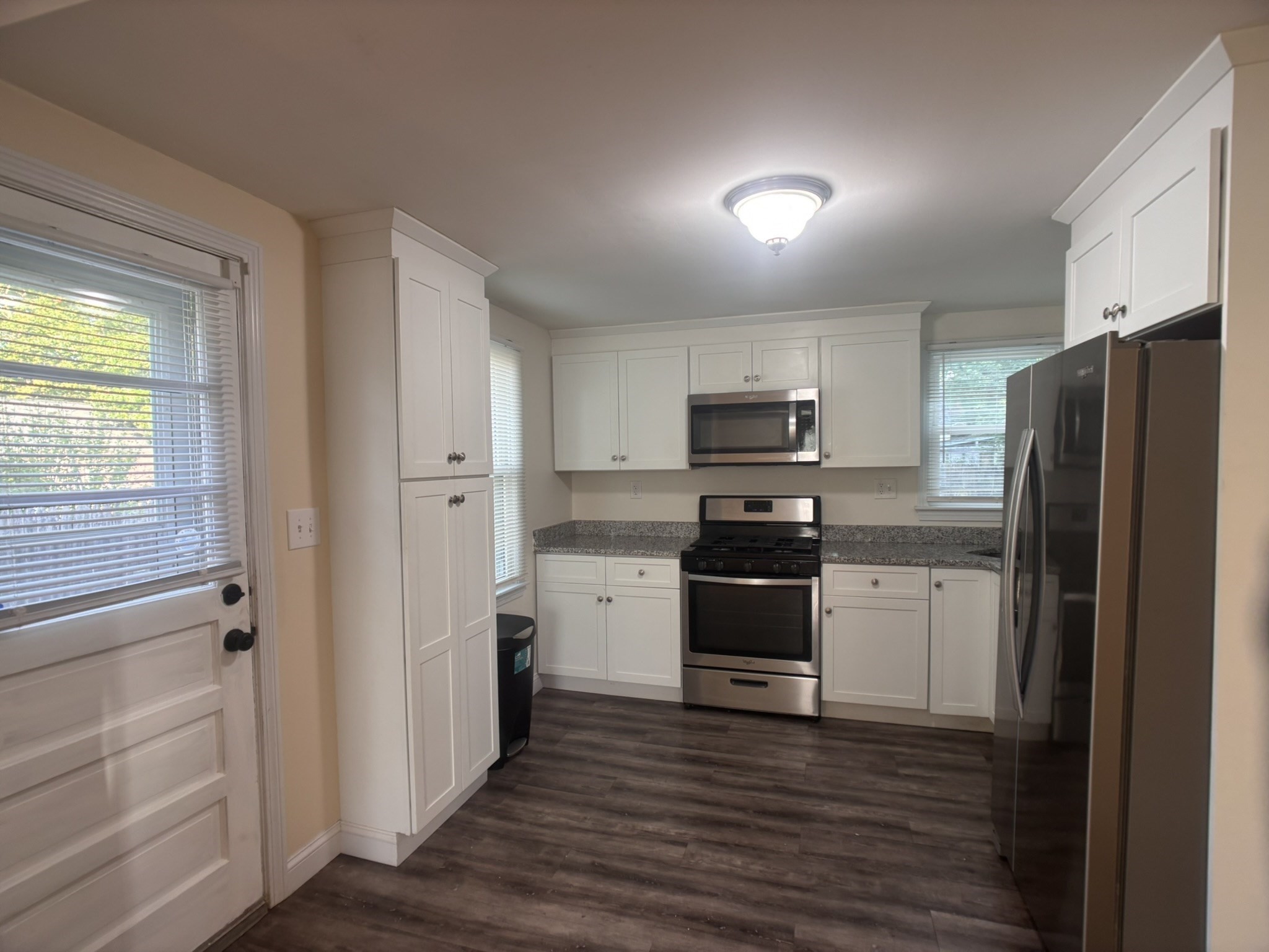 23 Midway St Property Photo 6