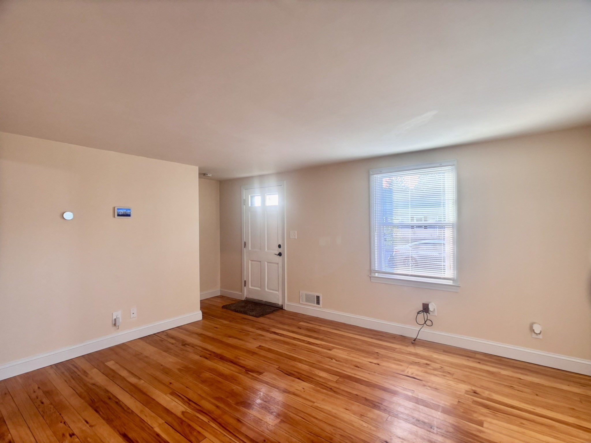 23 Midway St Property Photo 8