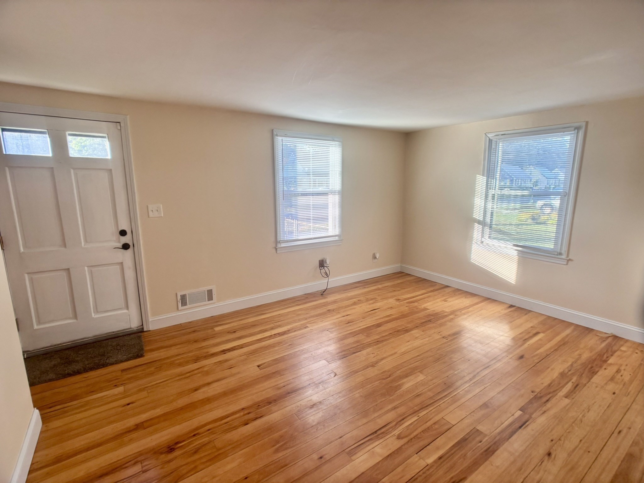 23 Midway St Property Photo 10