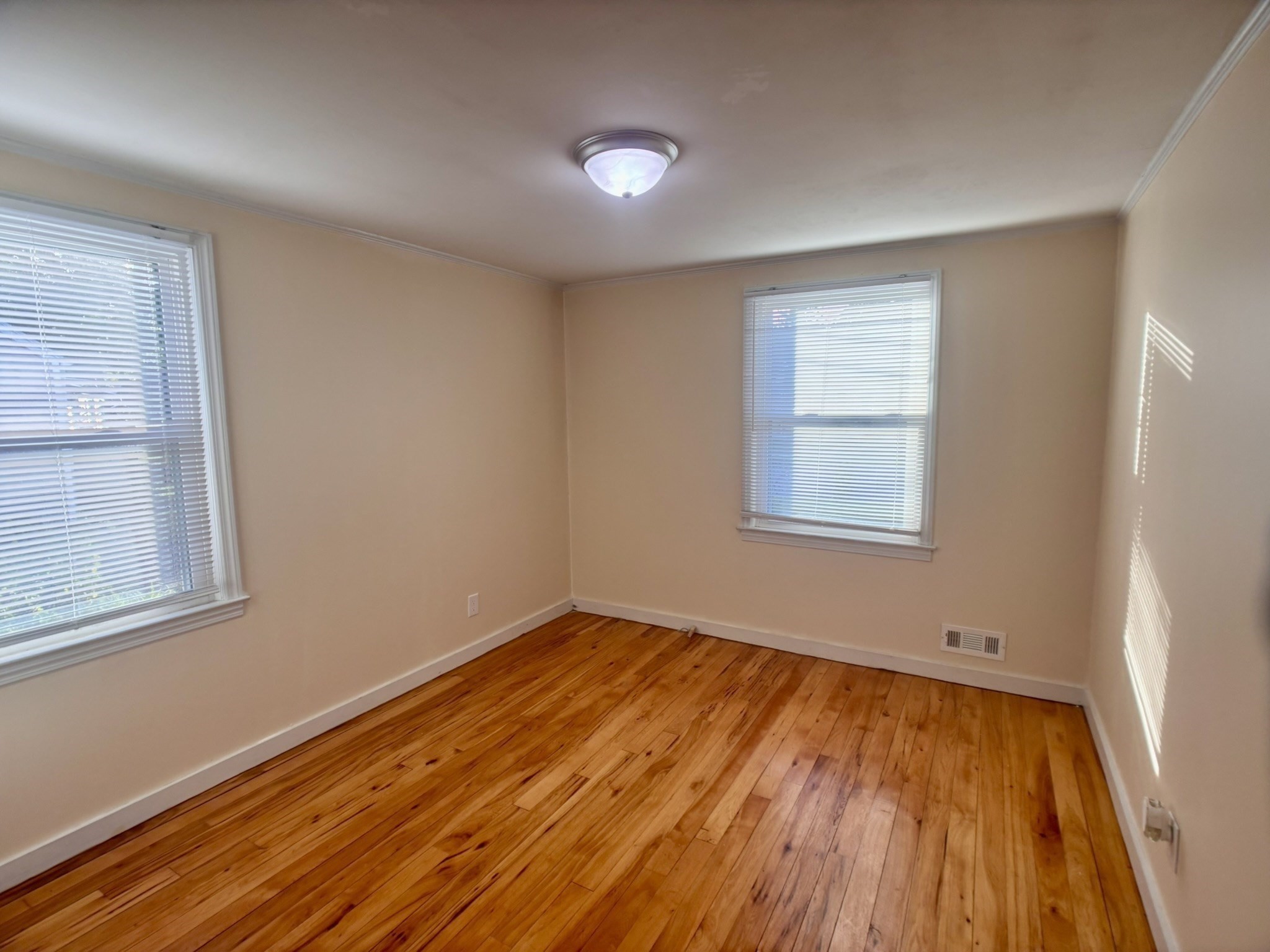 23 Midway St Property Photo 11