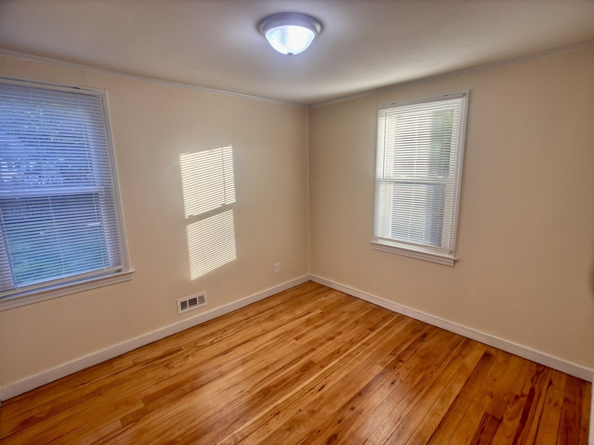 23 Midway St Property Photo 13