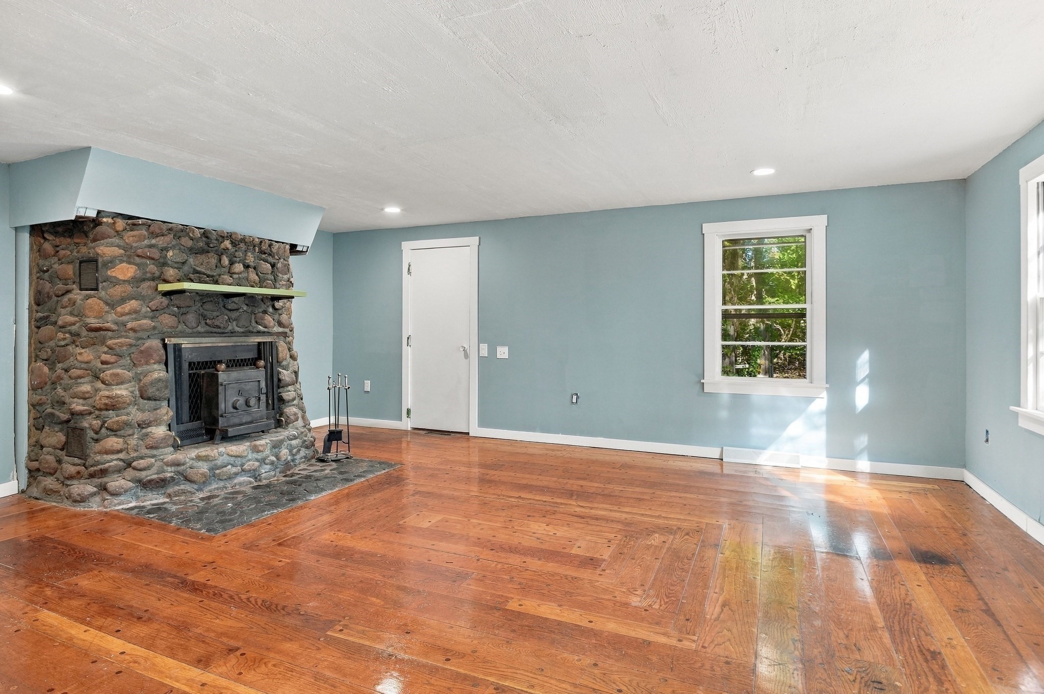 306 Leominster Road Property Photo 5