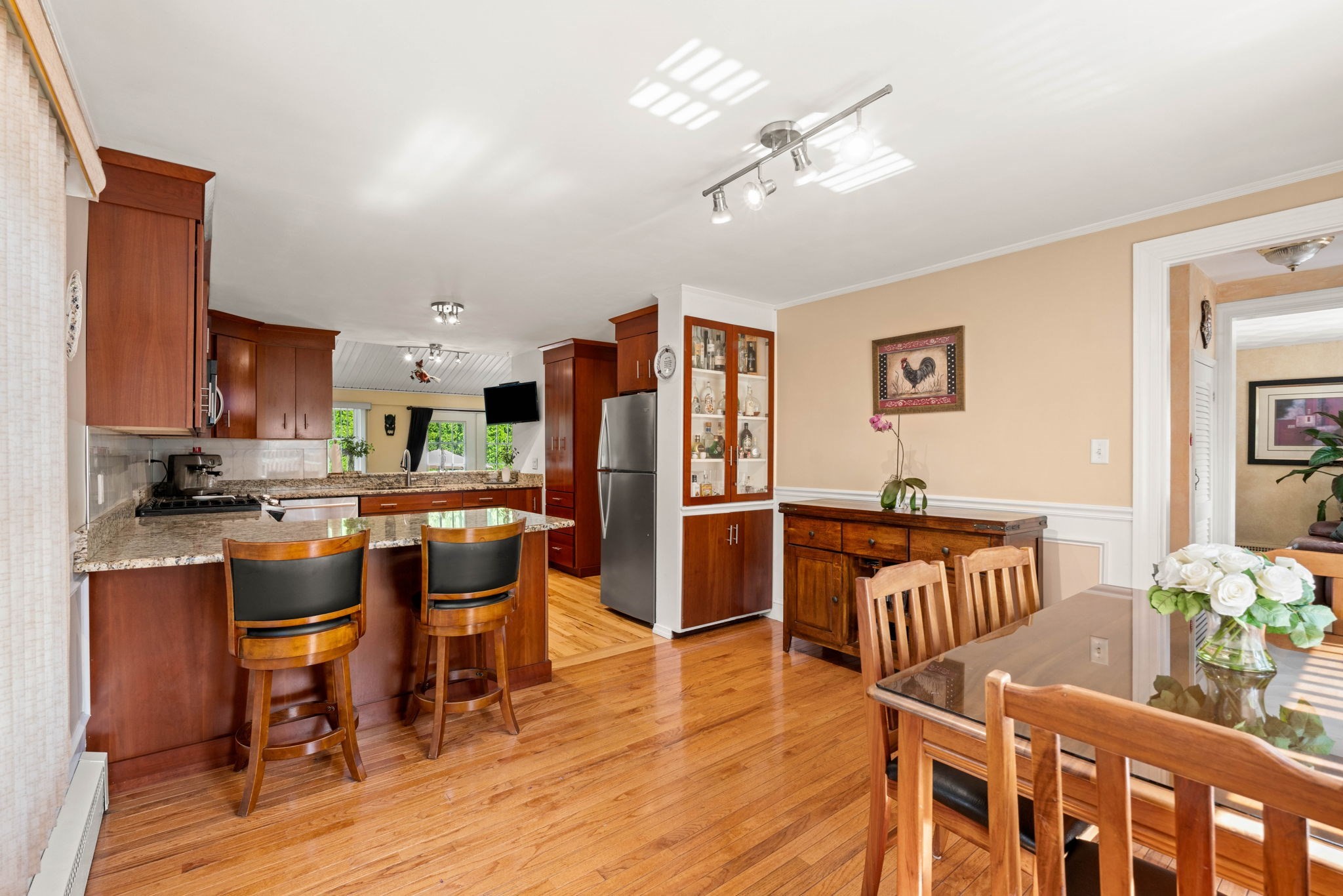 52 Thornton Ave Property Photo 6