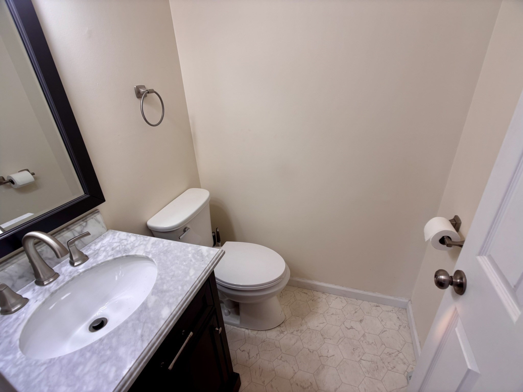 18 Waters Edge Dr # 18 Property Photo 9