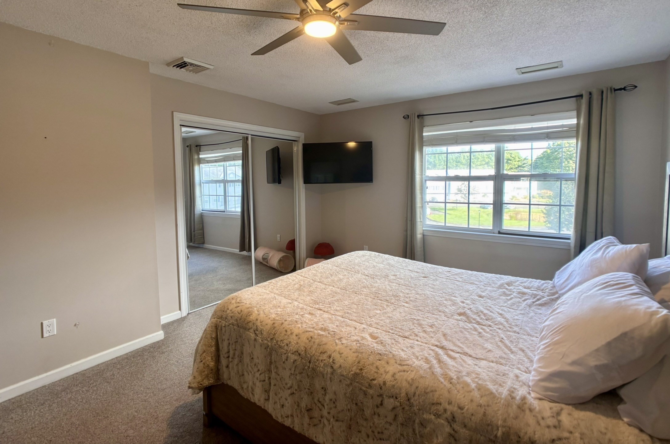 18 Waters Edge Dr # 18 Property Photo 12
