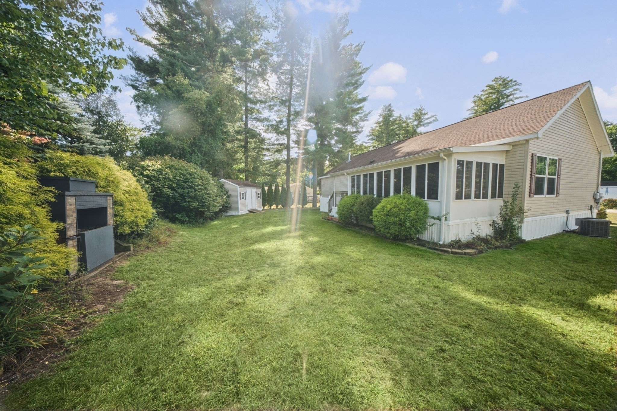 2 Hawthorne Ln Property Photo 3