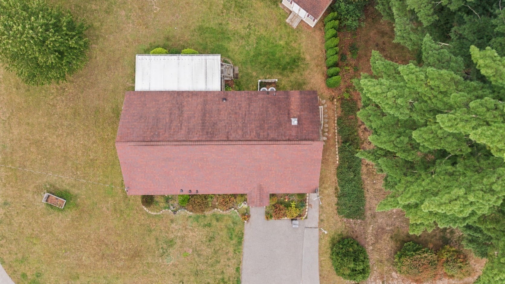 2 Hawthorne Ln Property Photo 5