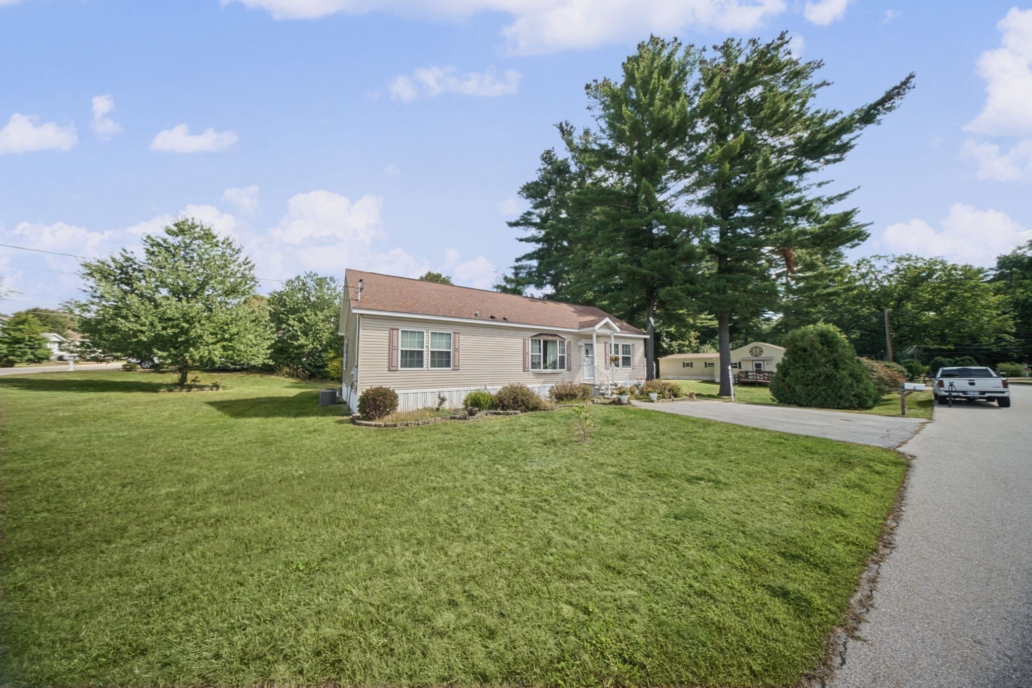 2 Hawthorne Ln Property Photo 6