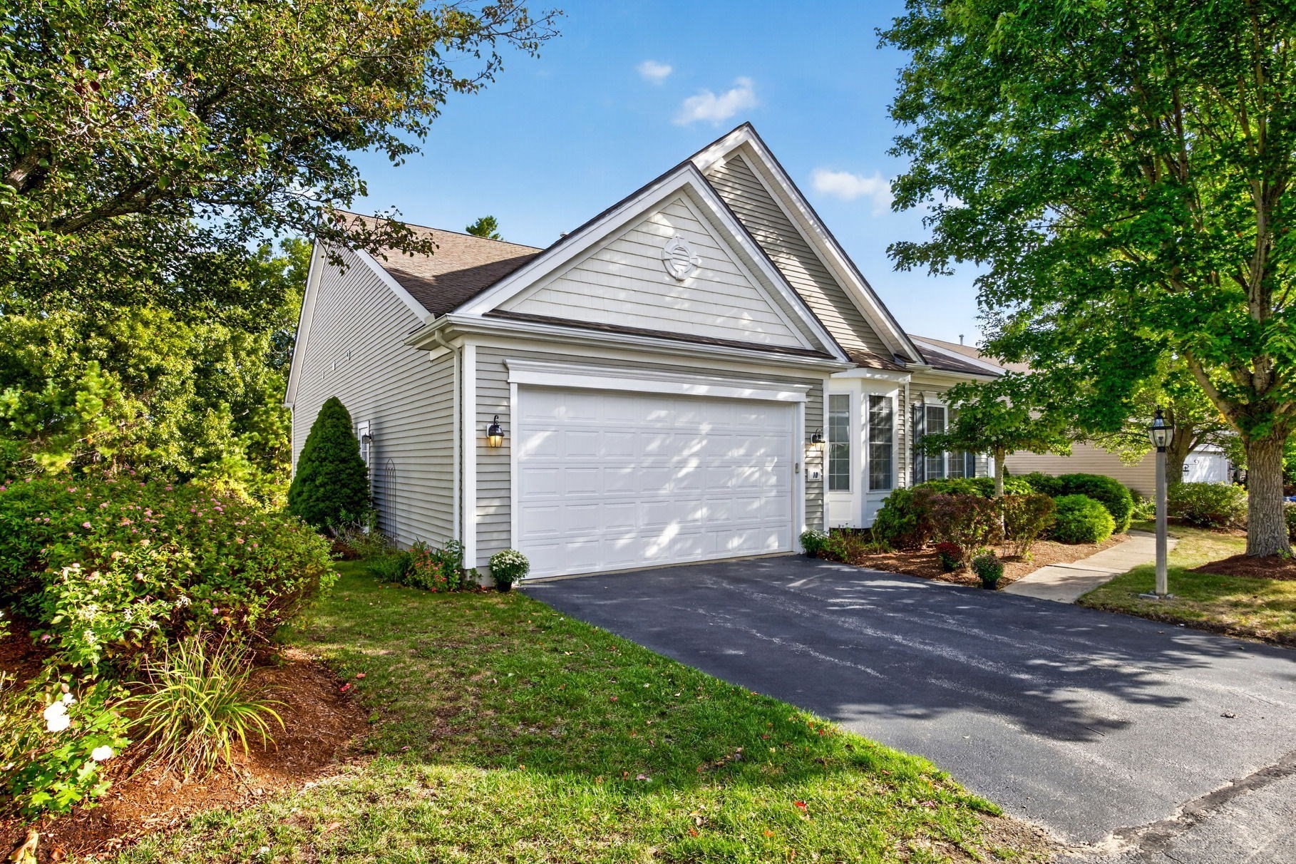10 Great Pointe Property Photo 2