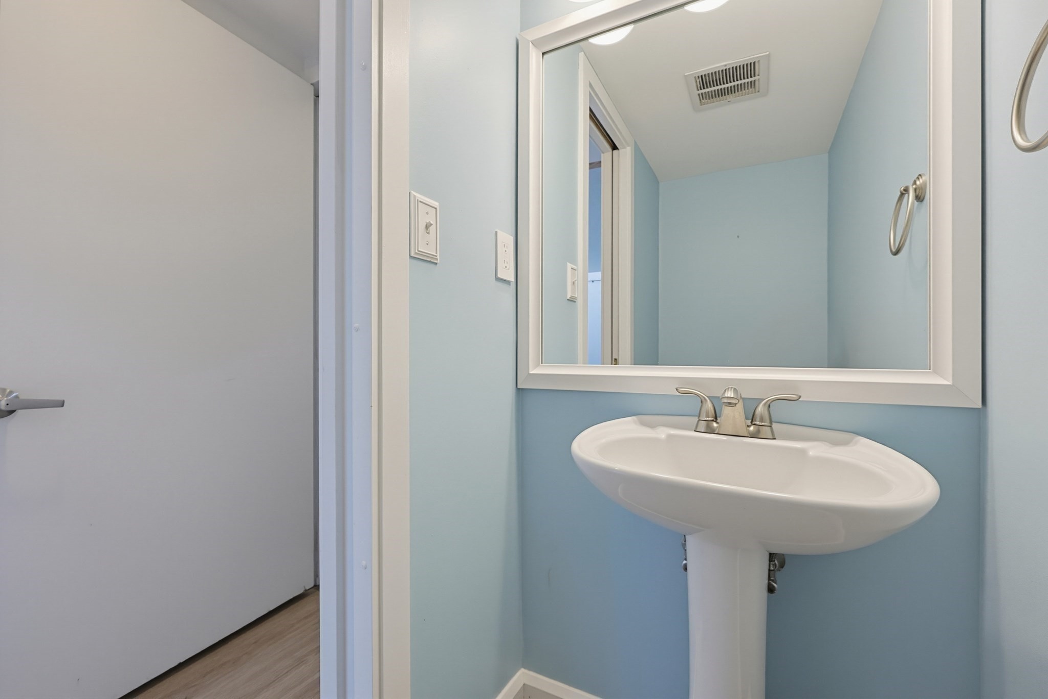 113 Governor Winthrop Rd # 113 Property Photo 10