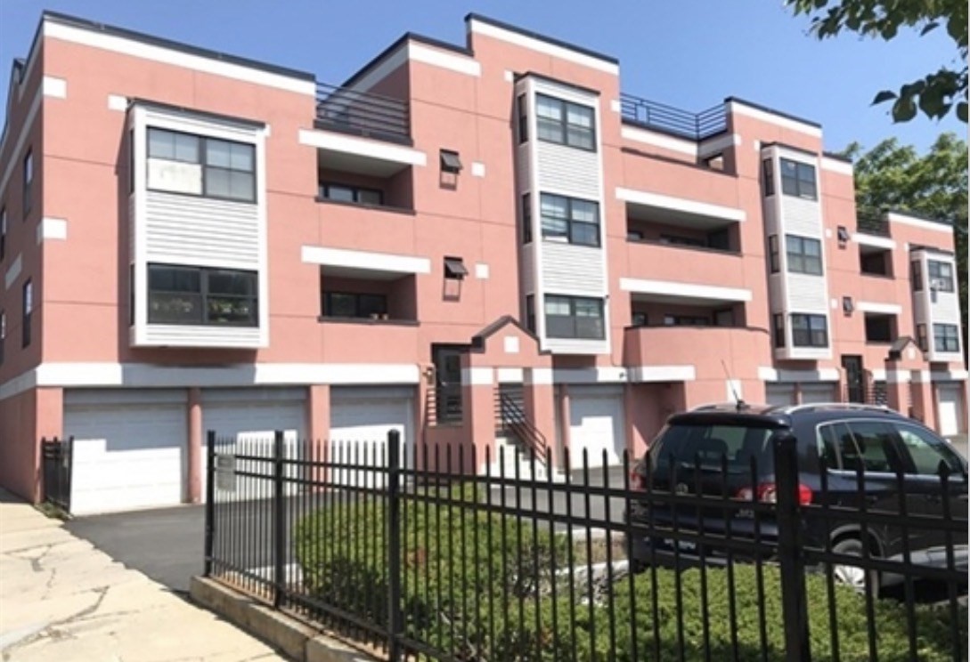 60-r Gibson St # B3 Property Photo 1