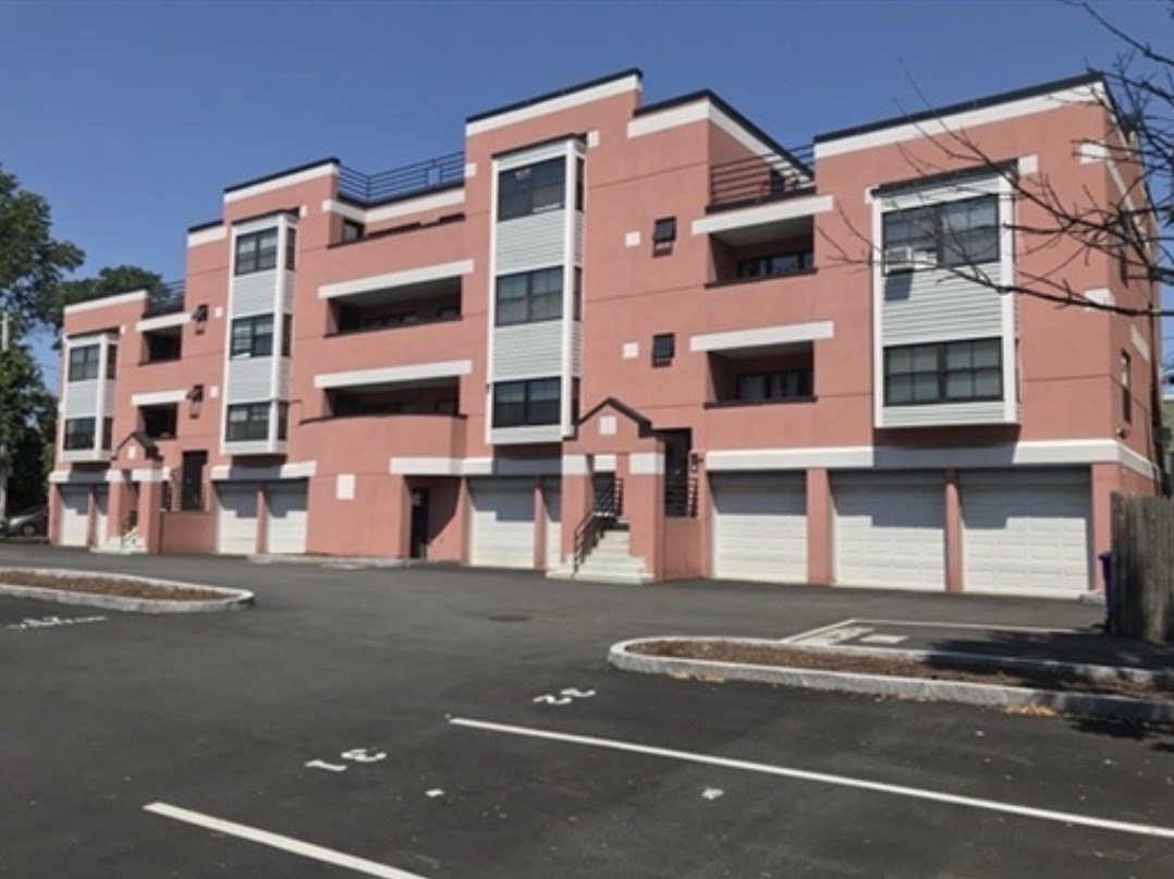 60-r Gibson St # B3 Property Photo 2