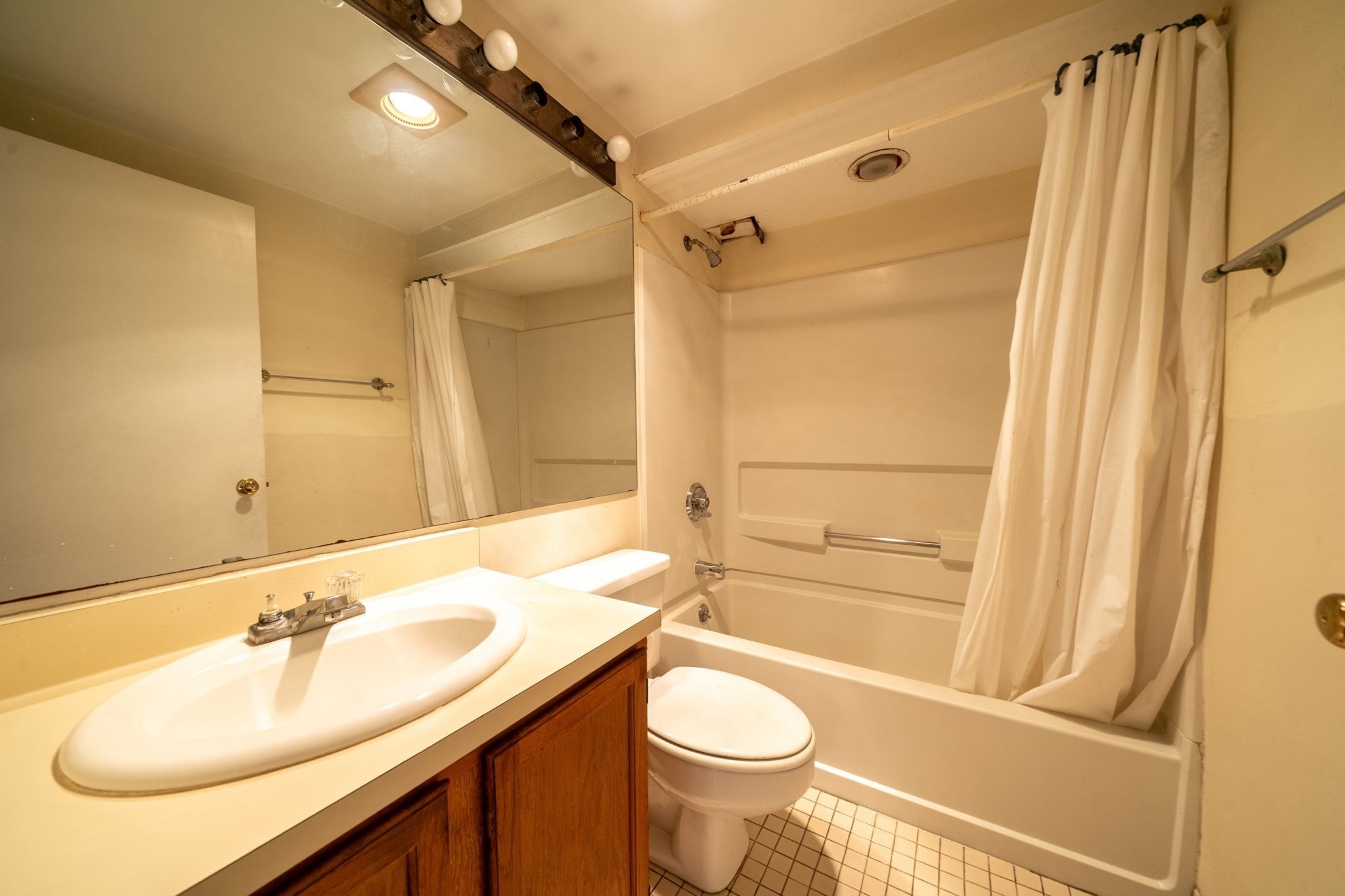 60-r Gibson St # B3 Property Photo 13