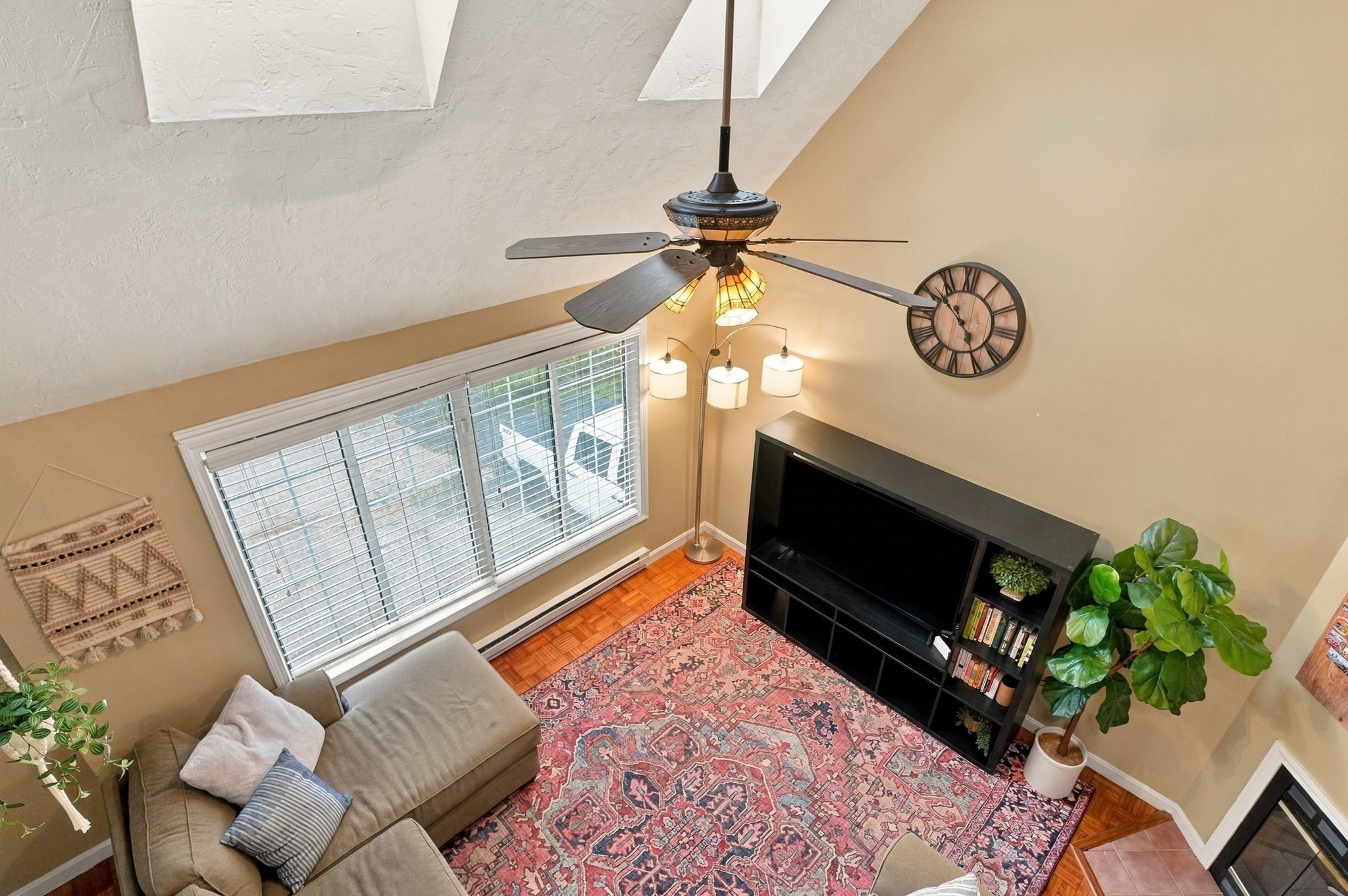 11 Jonathan Circle Property Photo 7